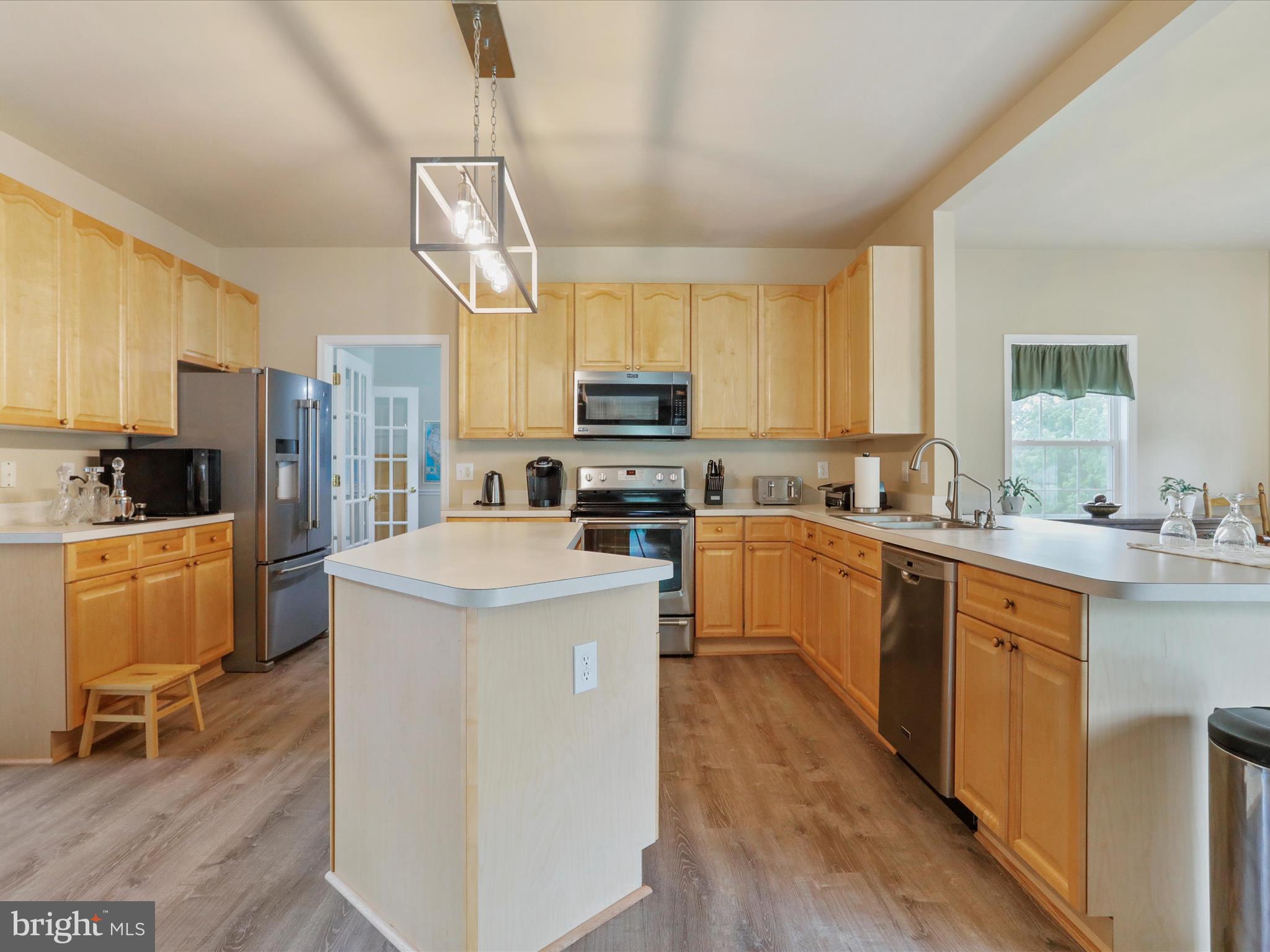 AMBER KNOLLS - Residential