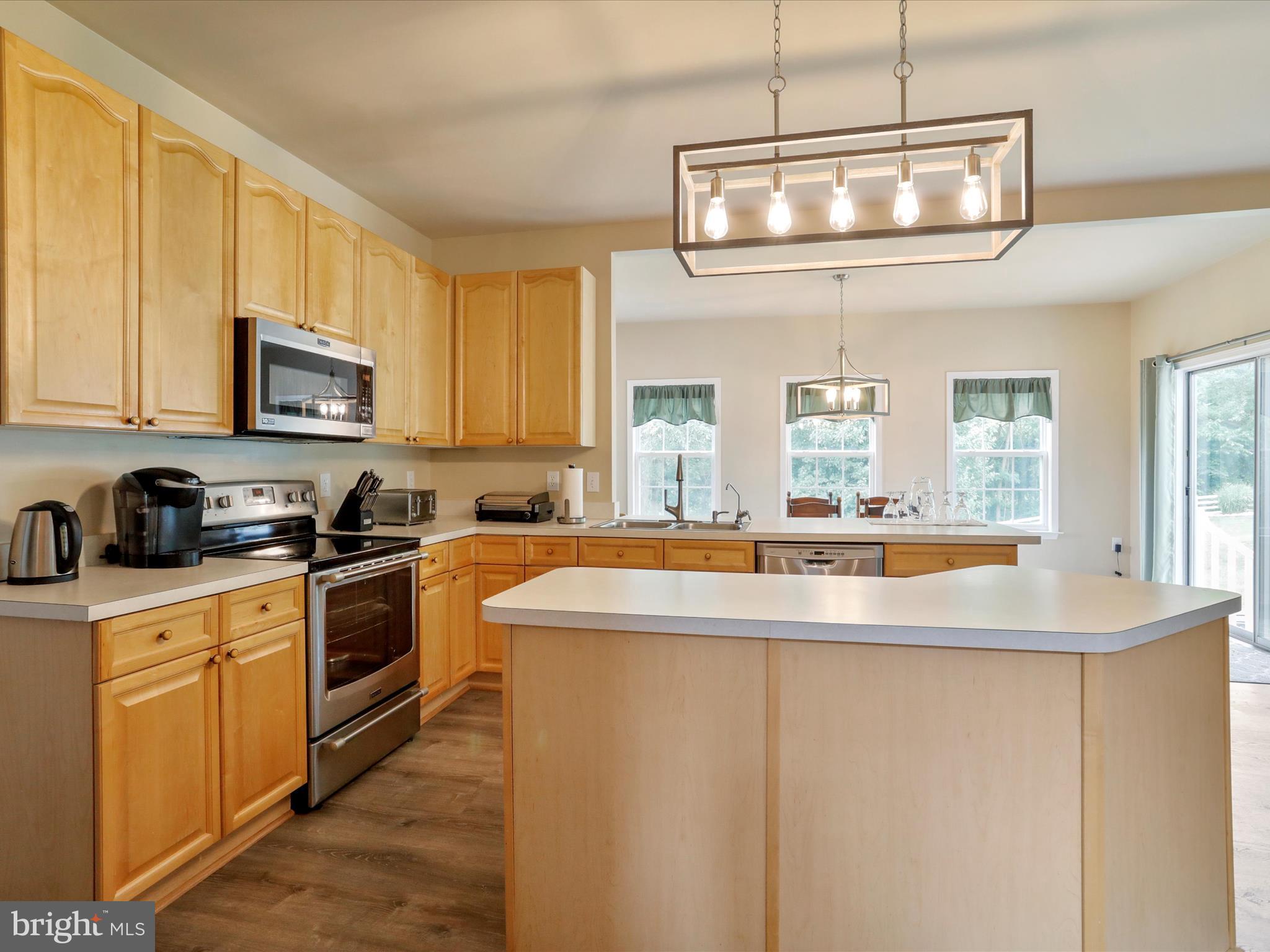 AMBER KNOLLS - Residential