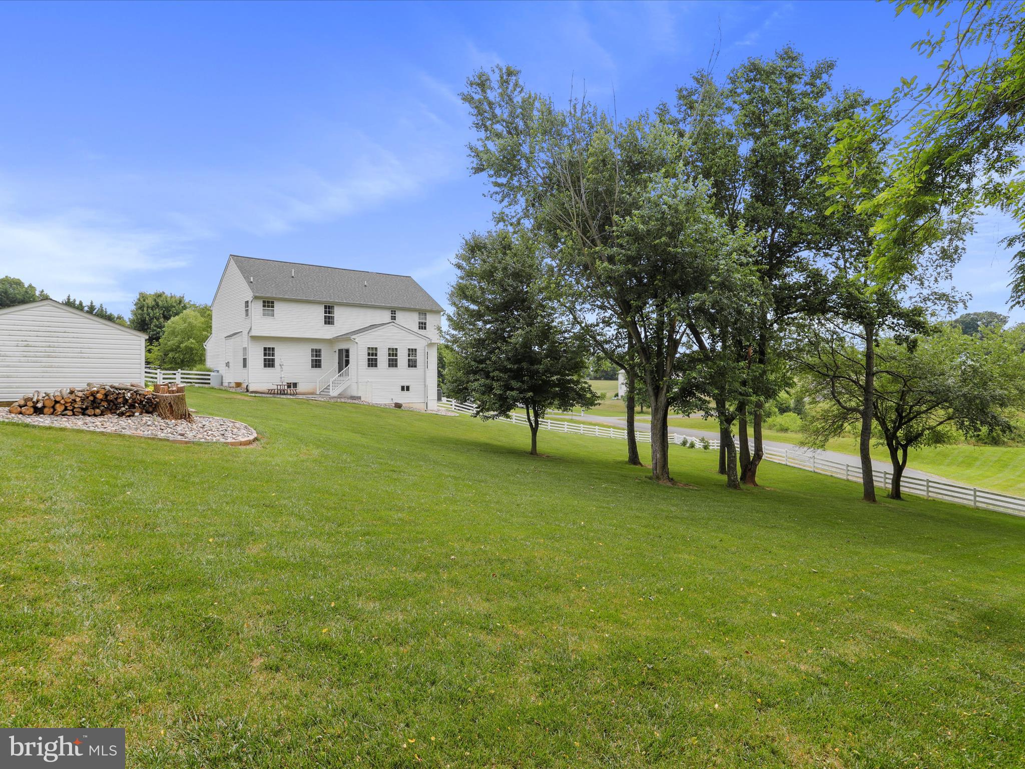 AMBER KNOLLS - Residential