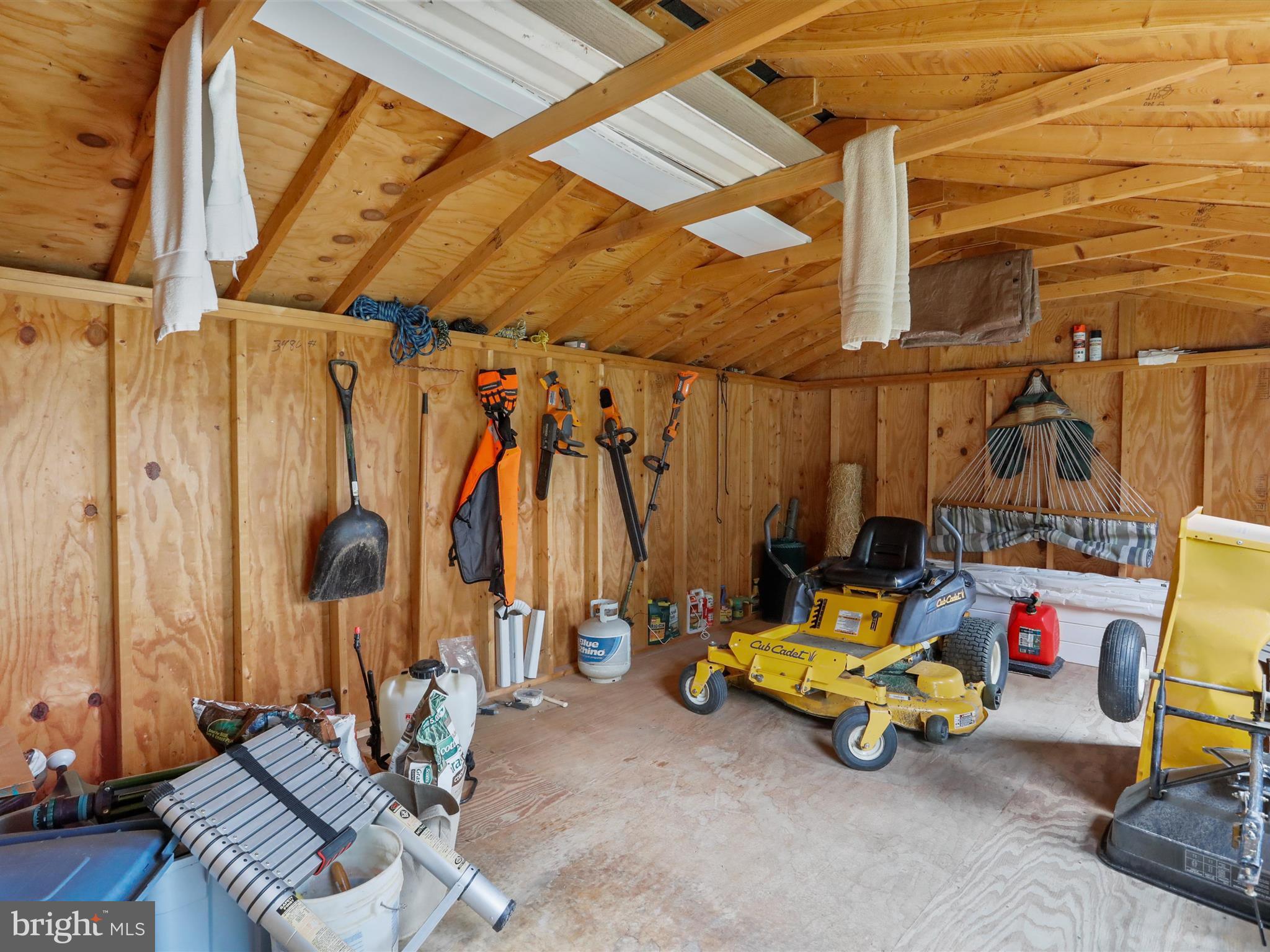 AMBER KNOLLS - Residential