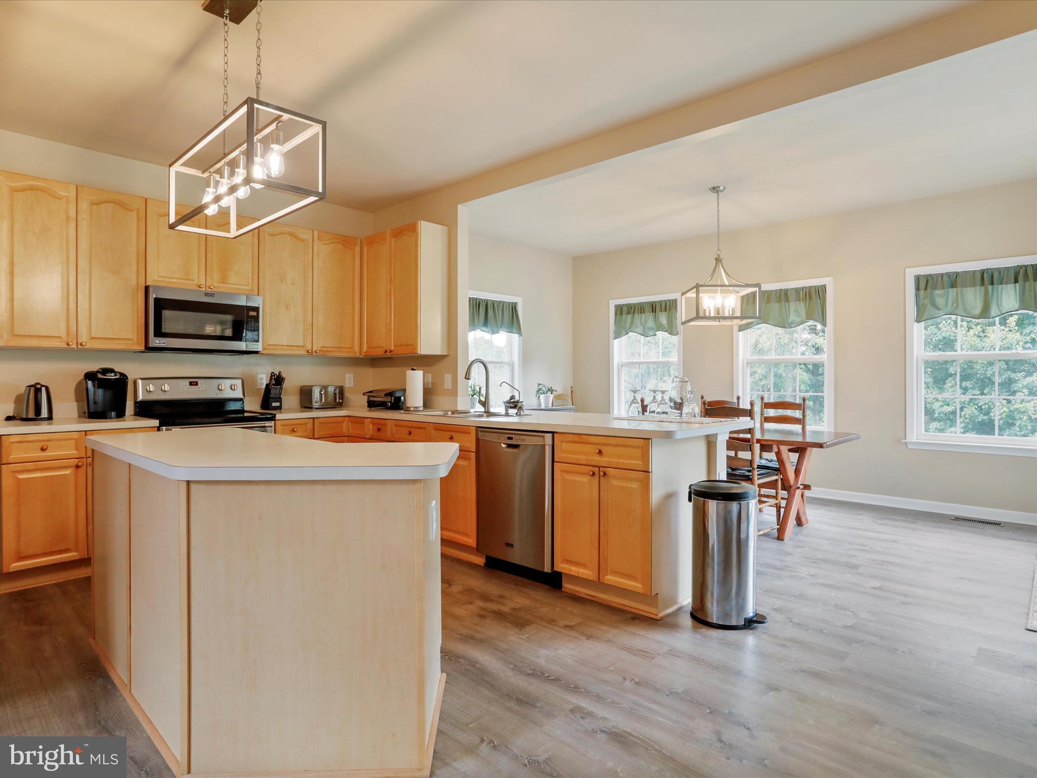 AMBER KNOLLS - Residential