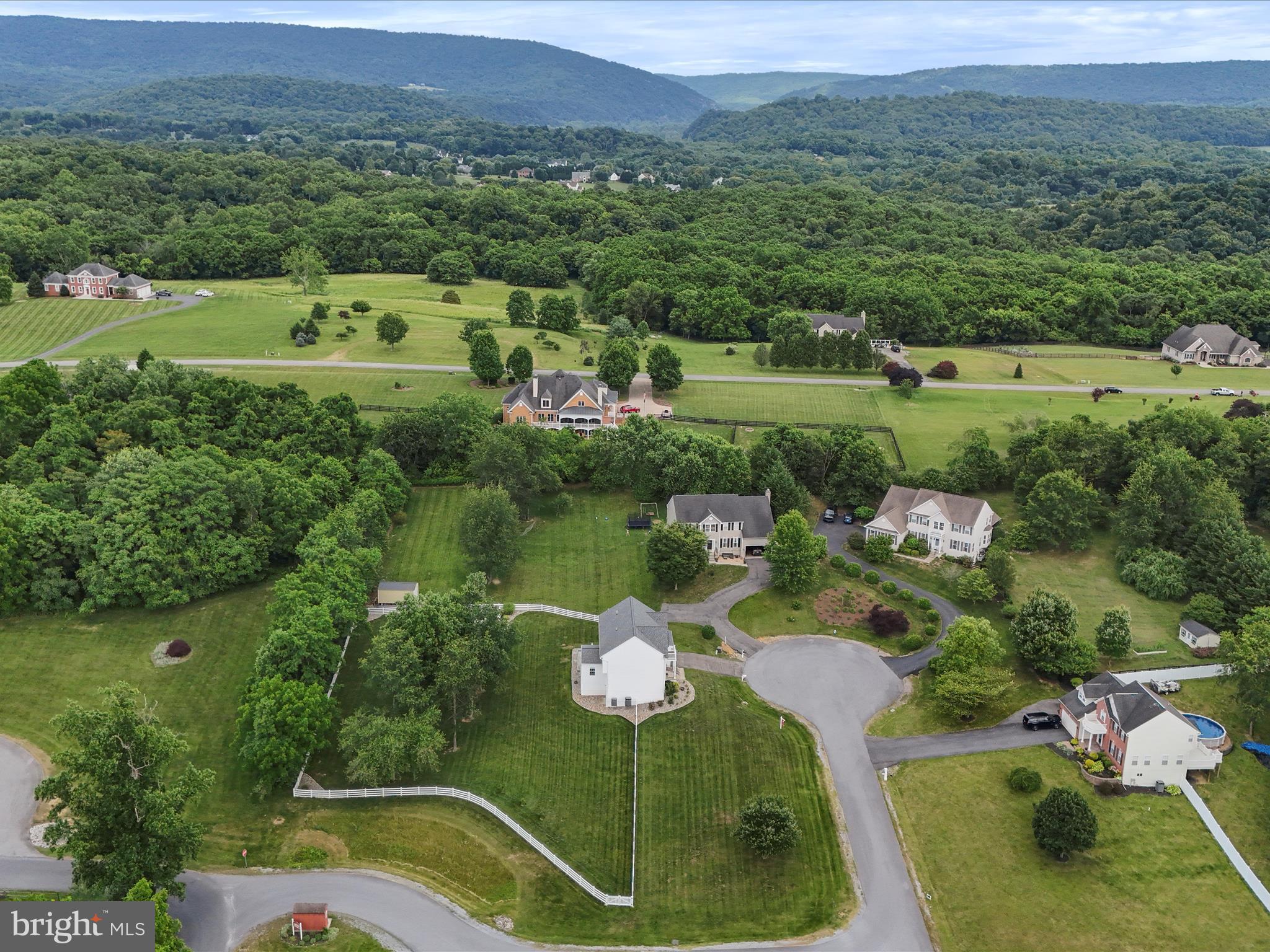 AMBER KNOLLS - Residential