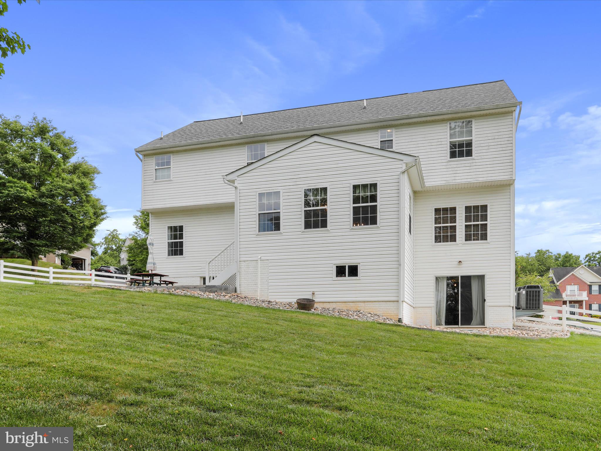 AMBER KNOLLS - Residential