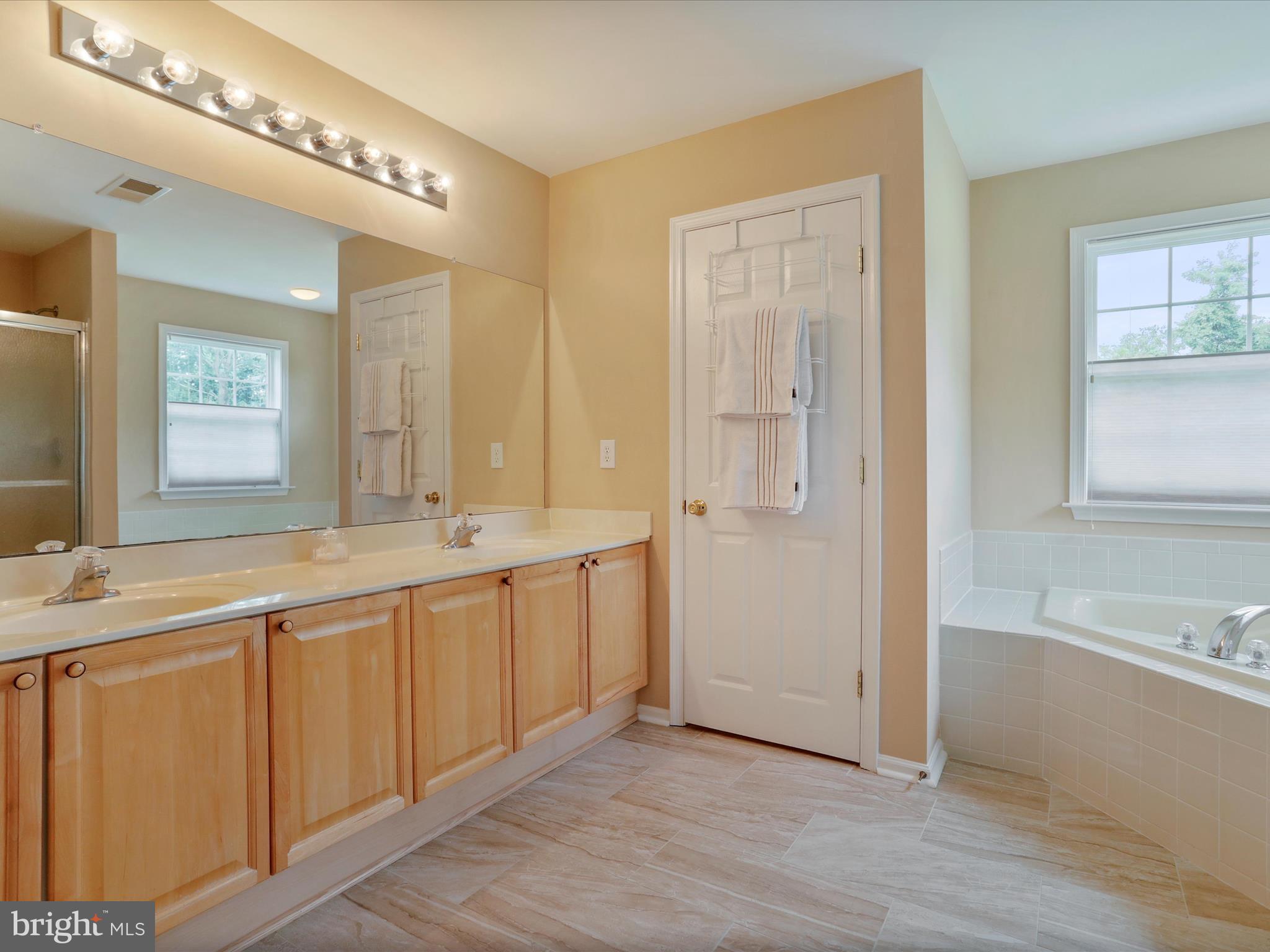 AMBER KNOLLS - Residential