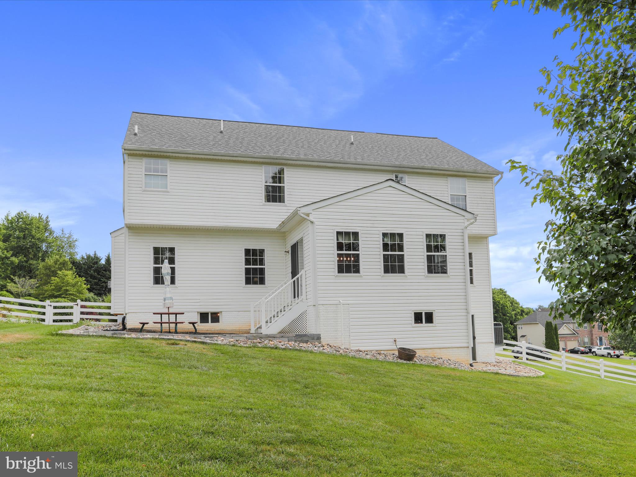 AMBER KNOLLS - Residential