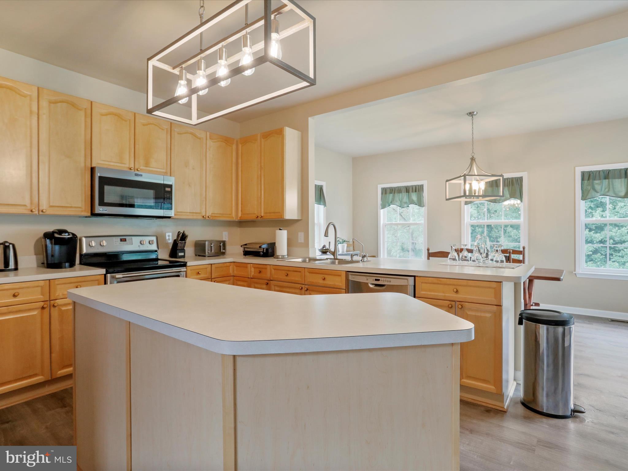 AMBER KNOLLS - Residential