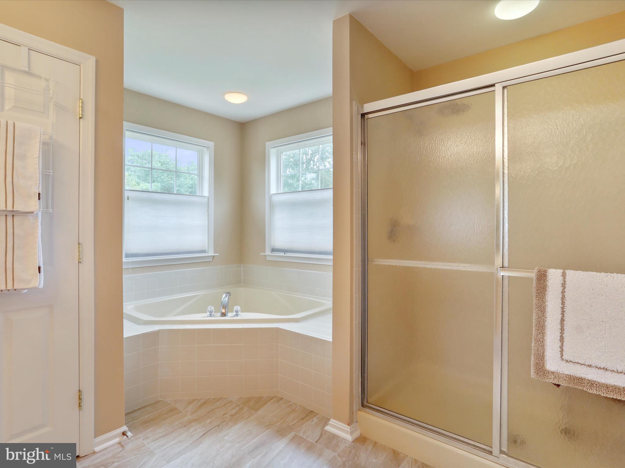 AMBER KNOLLS - Residential