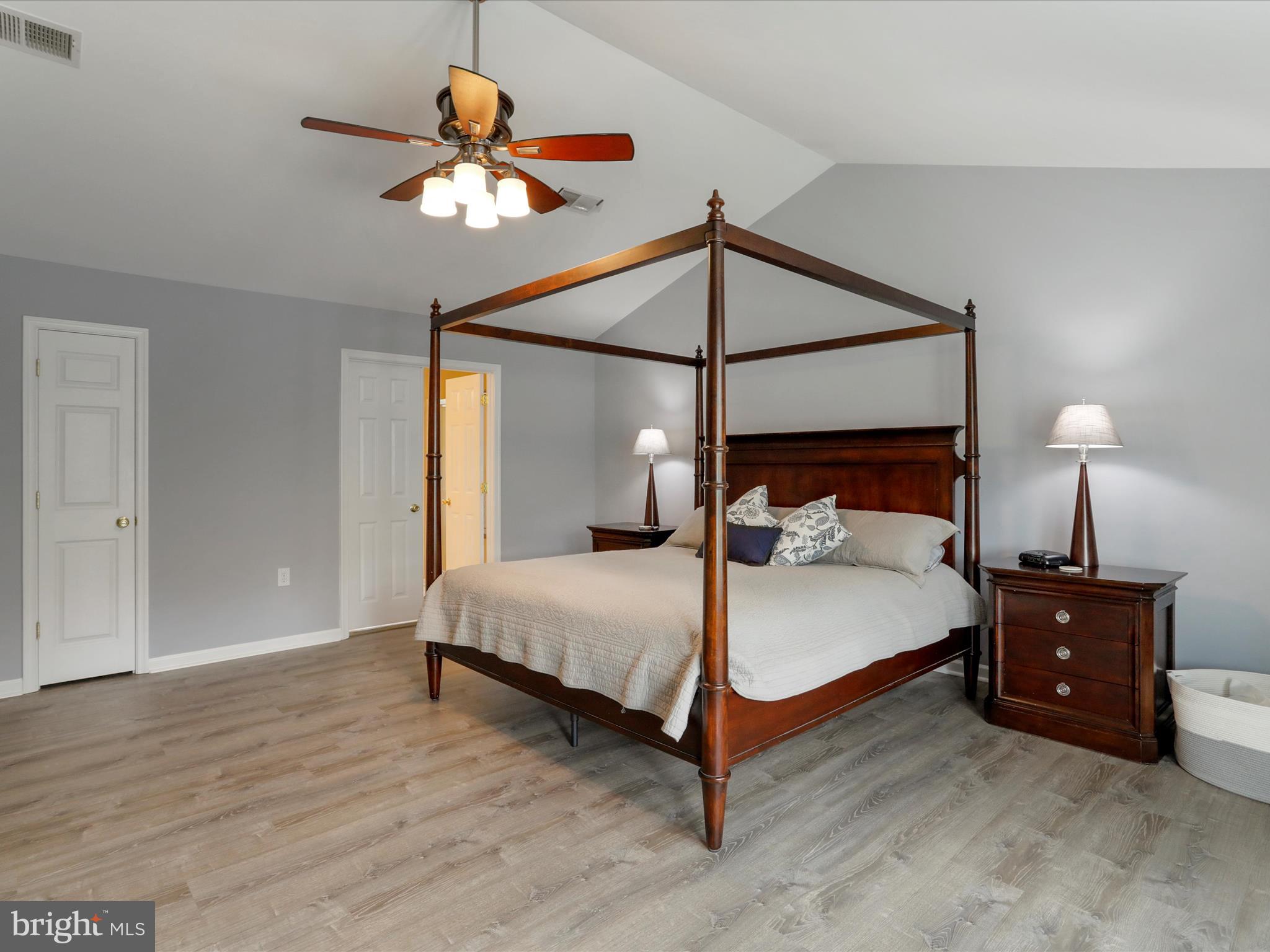 AMBER KNOLLS - Residential