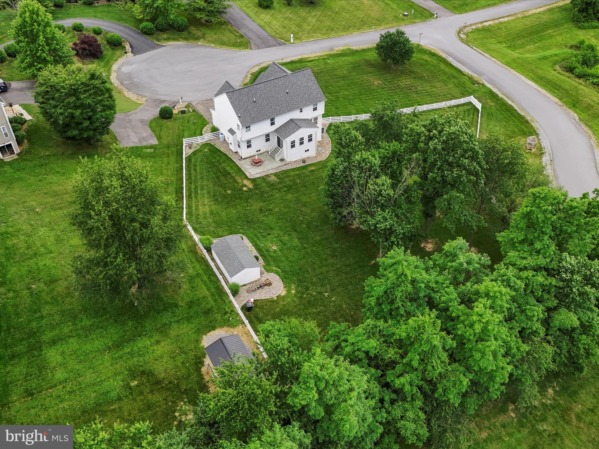 AMBER KNOLLS - Residential