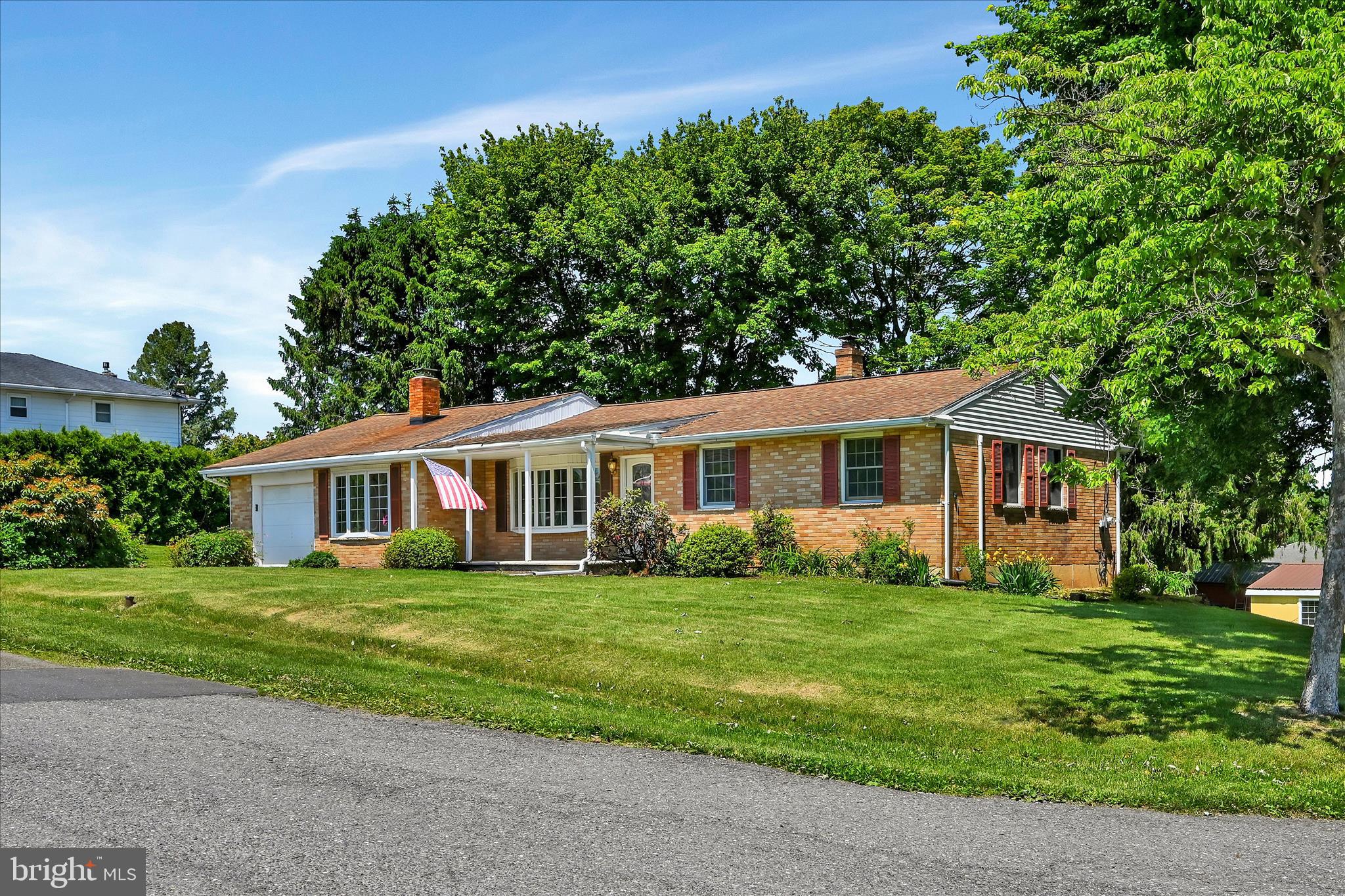 33 3RD AVENUE