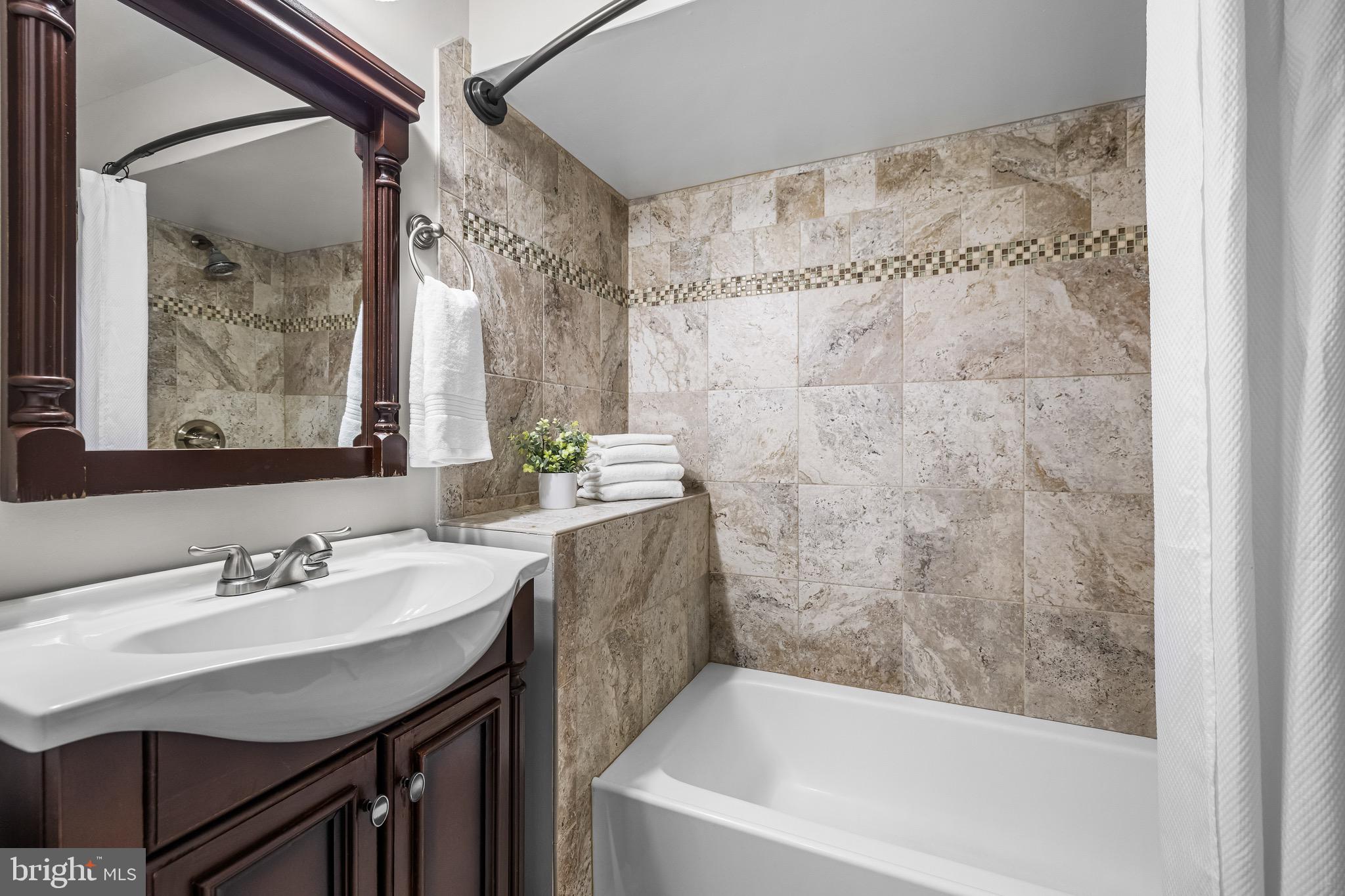 LOCUST POINT - Residential