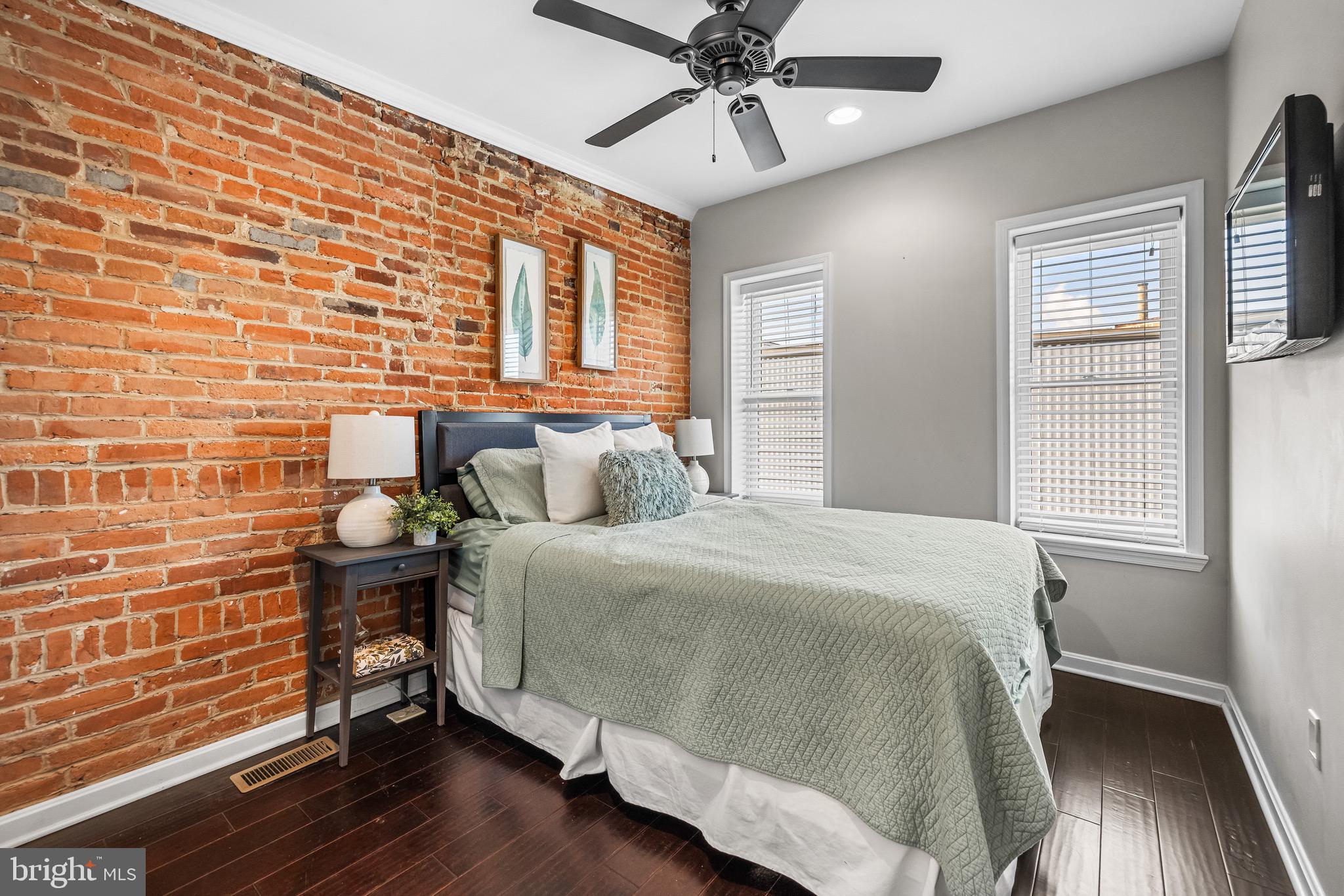 LOCUST POINT - Residential