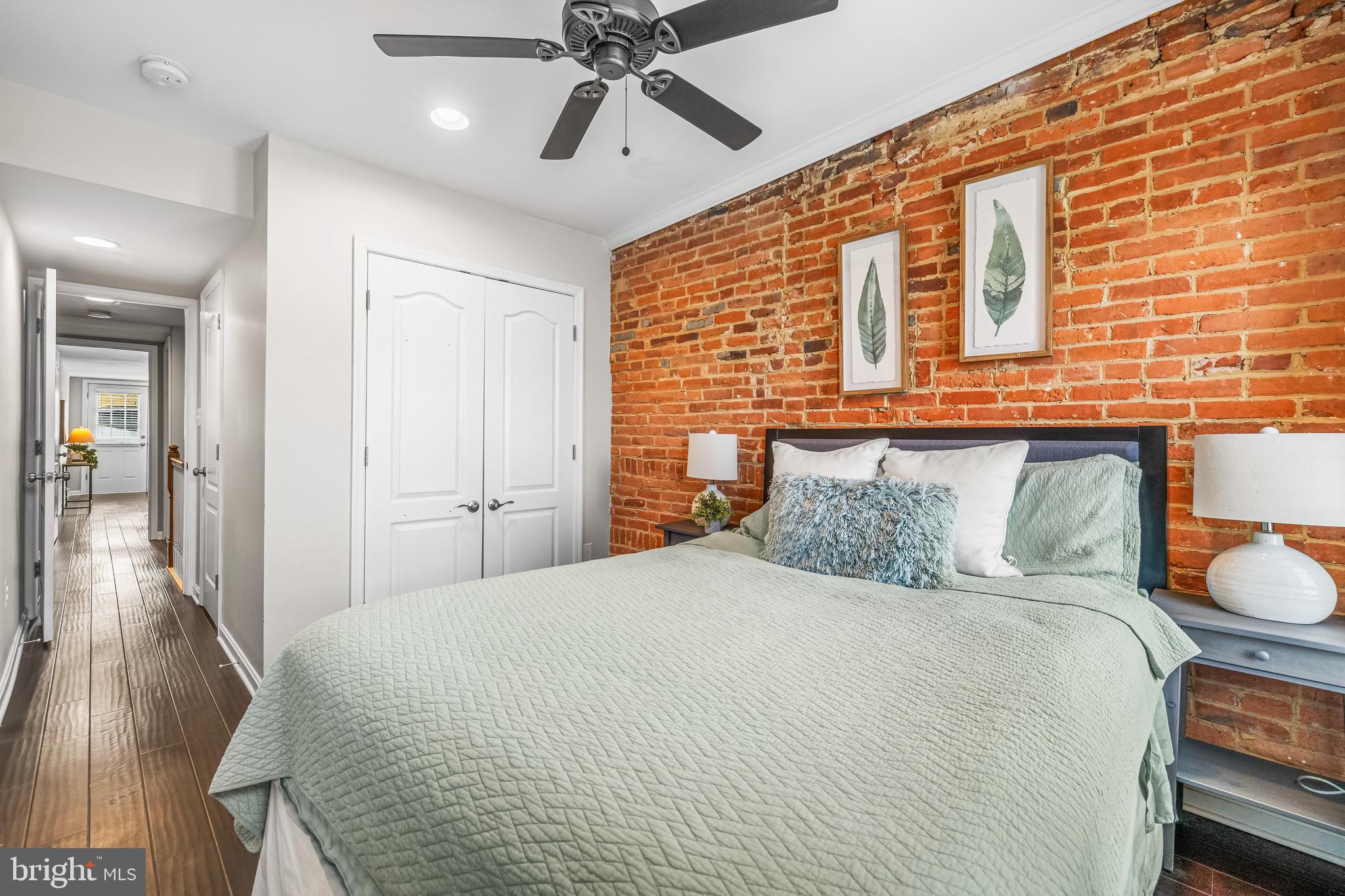 LOCUST POINT - Residential