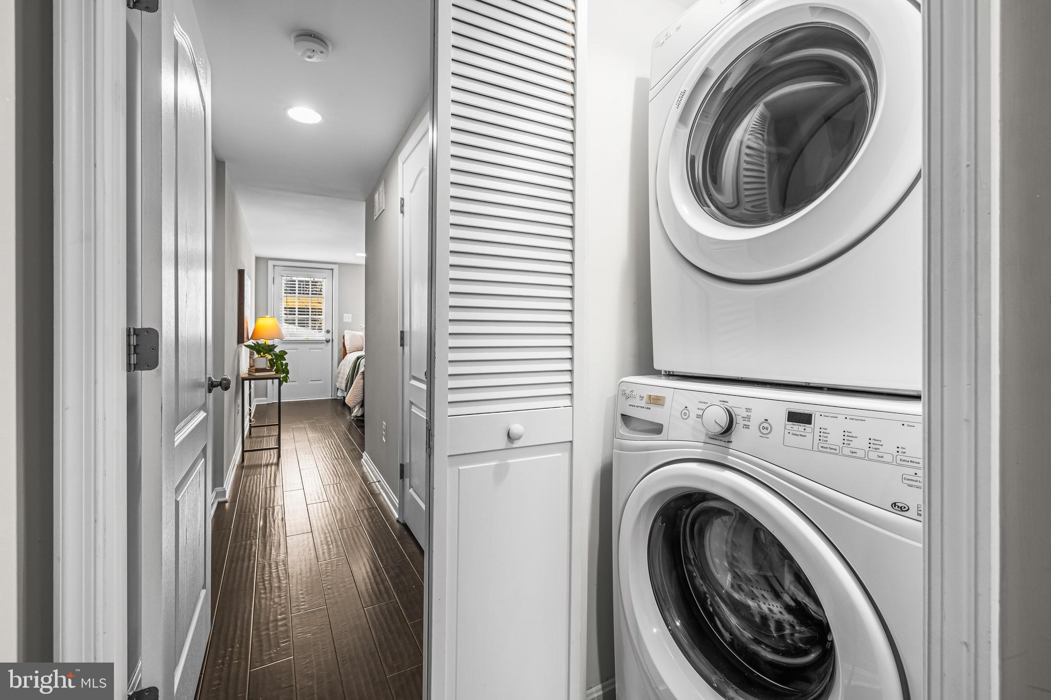 LOCUST POINT - Residential