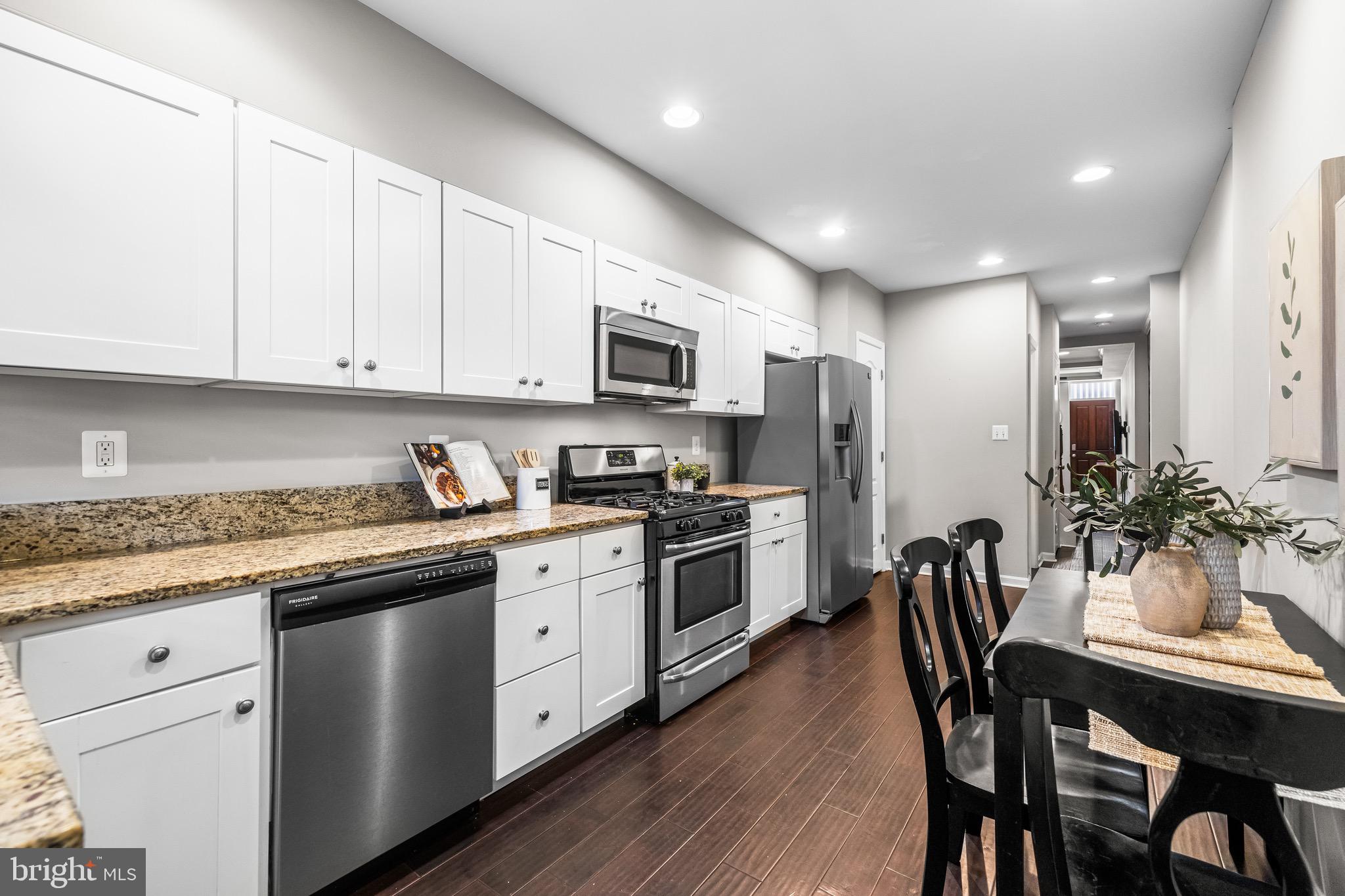 LOCUST POINT - Residential