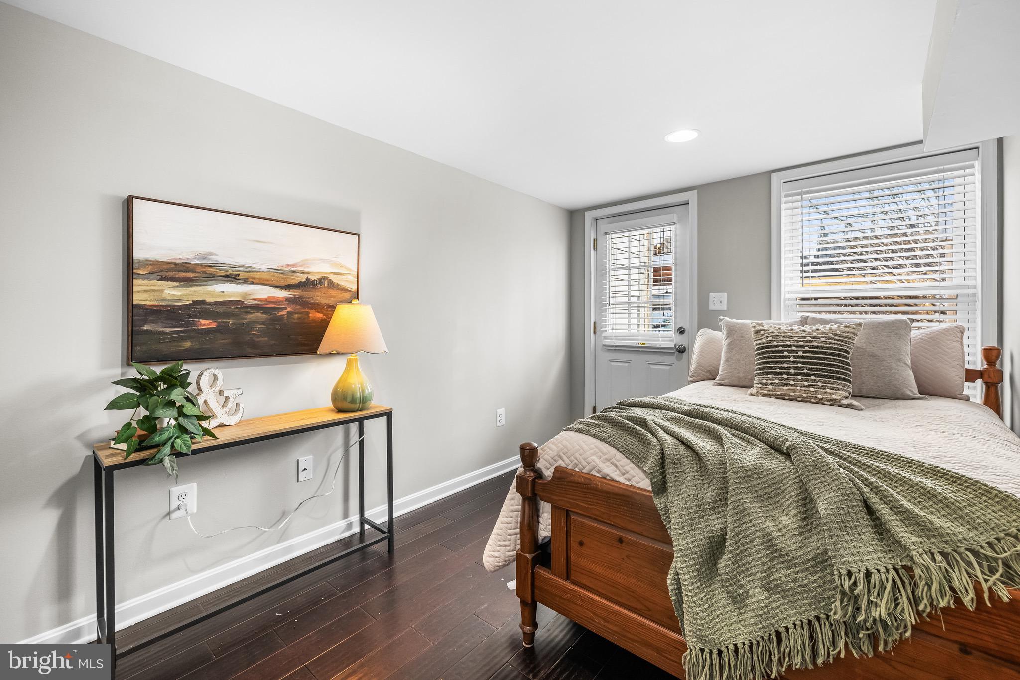 LOCUST POINT - Residential