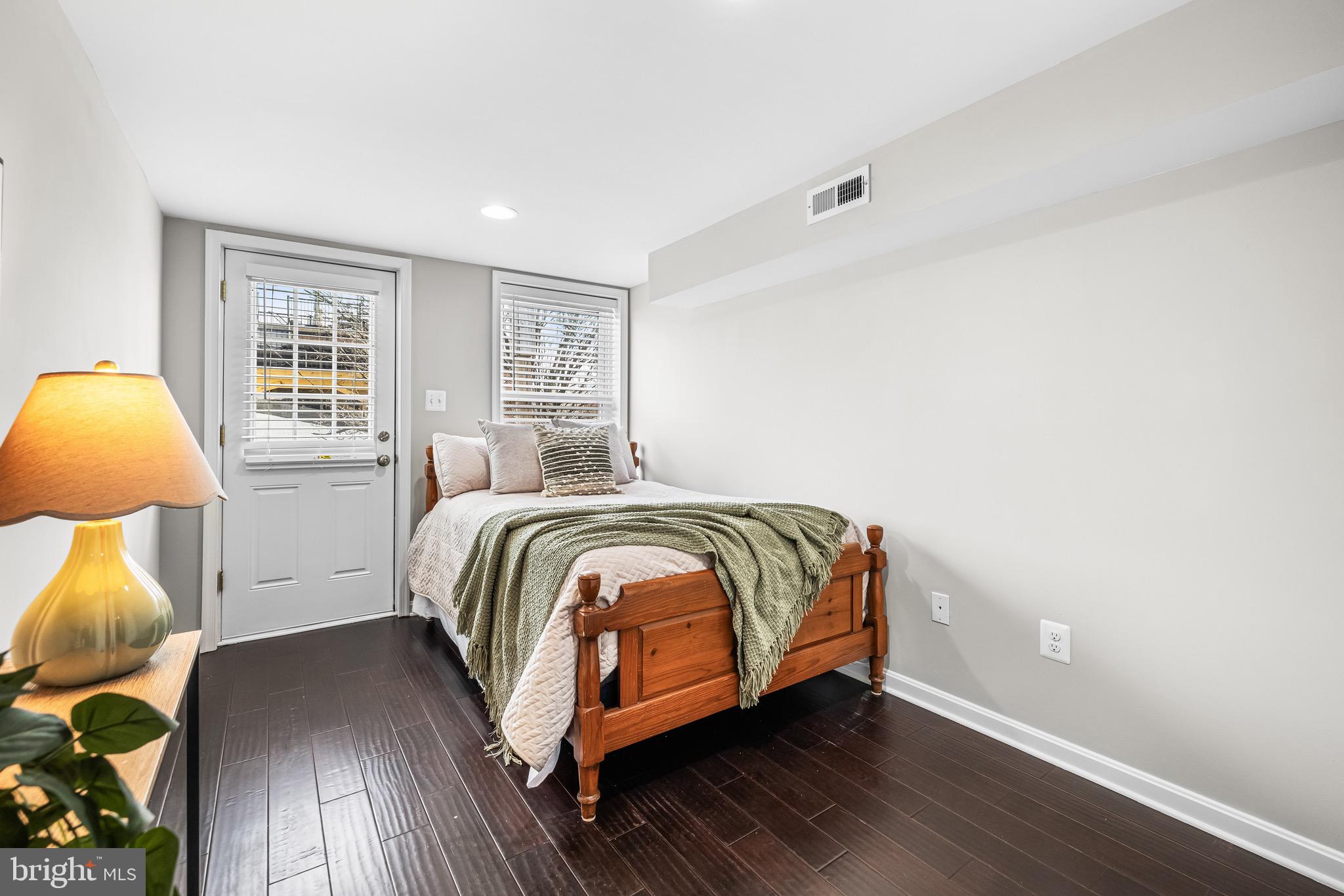 LOCUST POINT - Residential