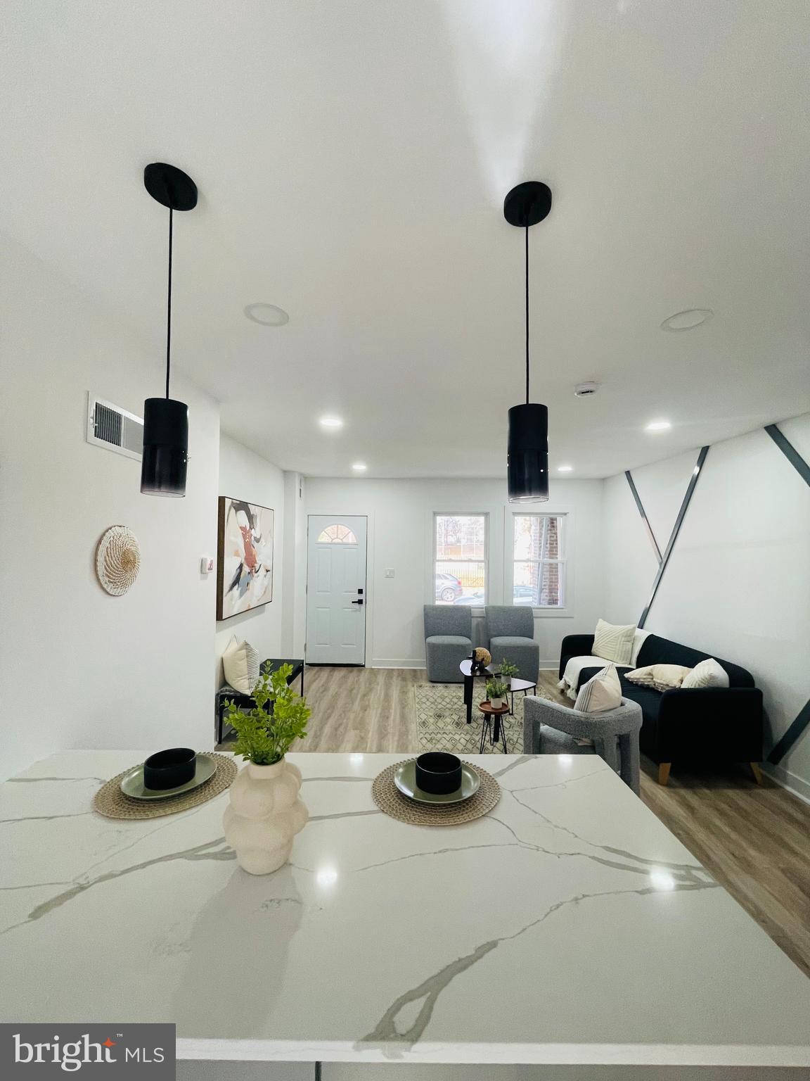 ROXBOROUGH - Residential