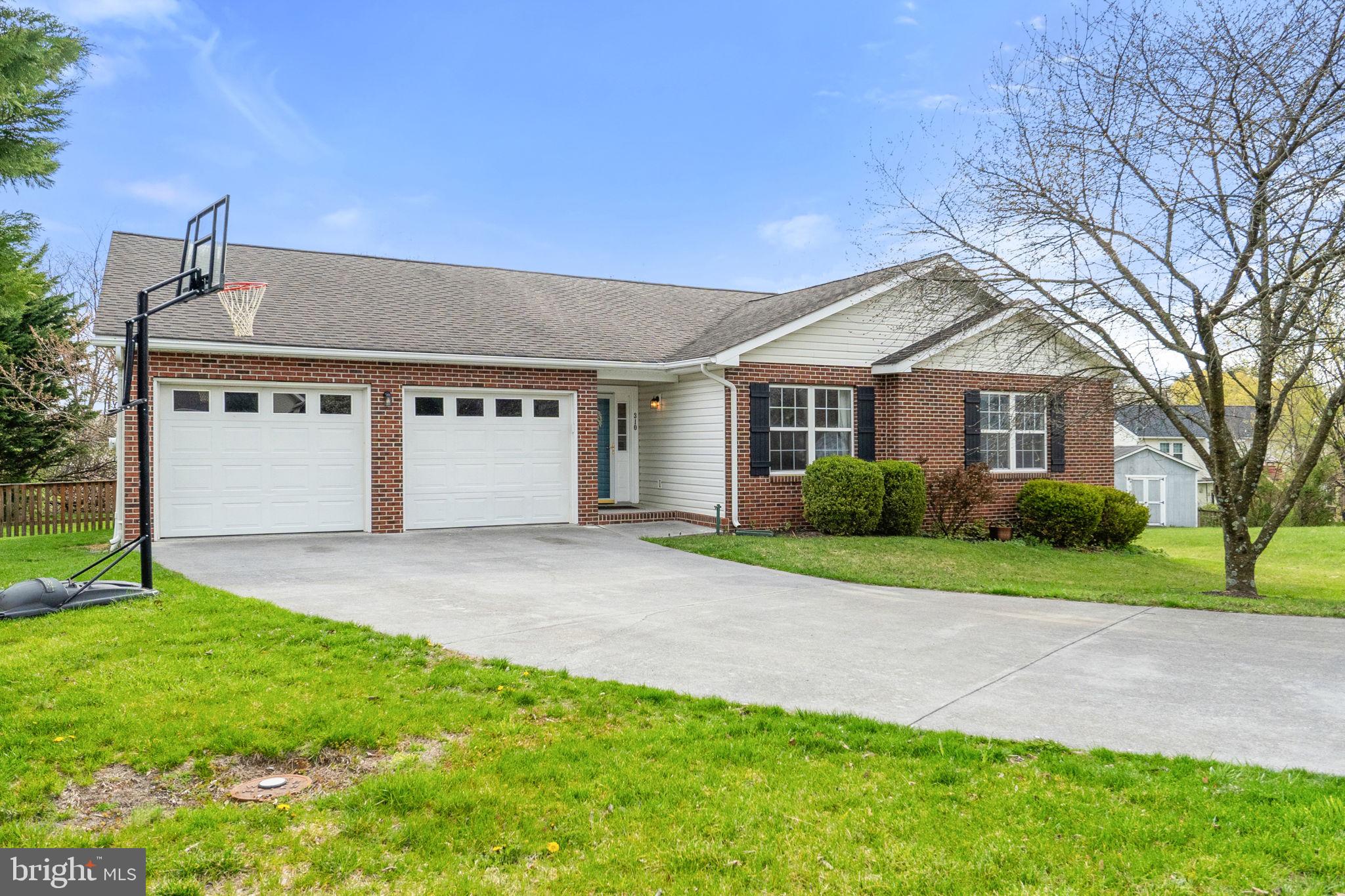 ASH HOLLOW ESTATES - Residential Lease