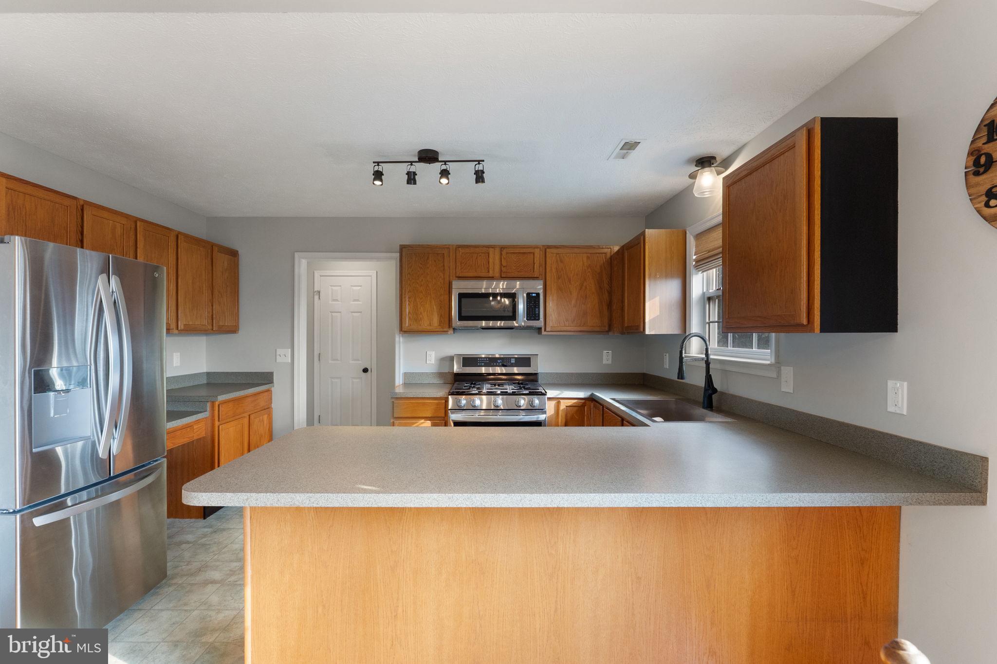 ASH HOLLOW ESTATES - Residential Lease