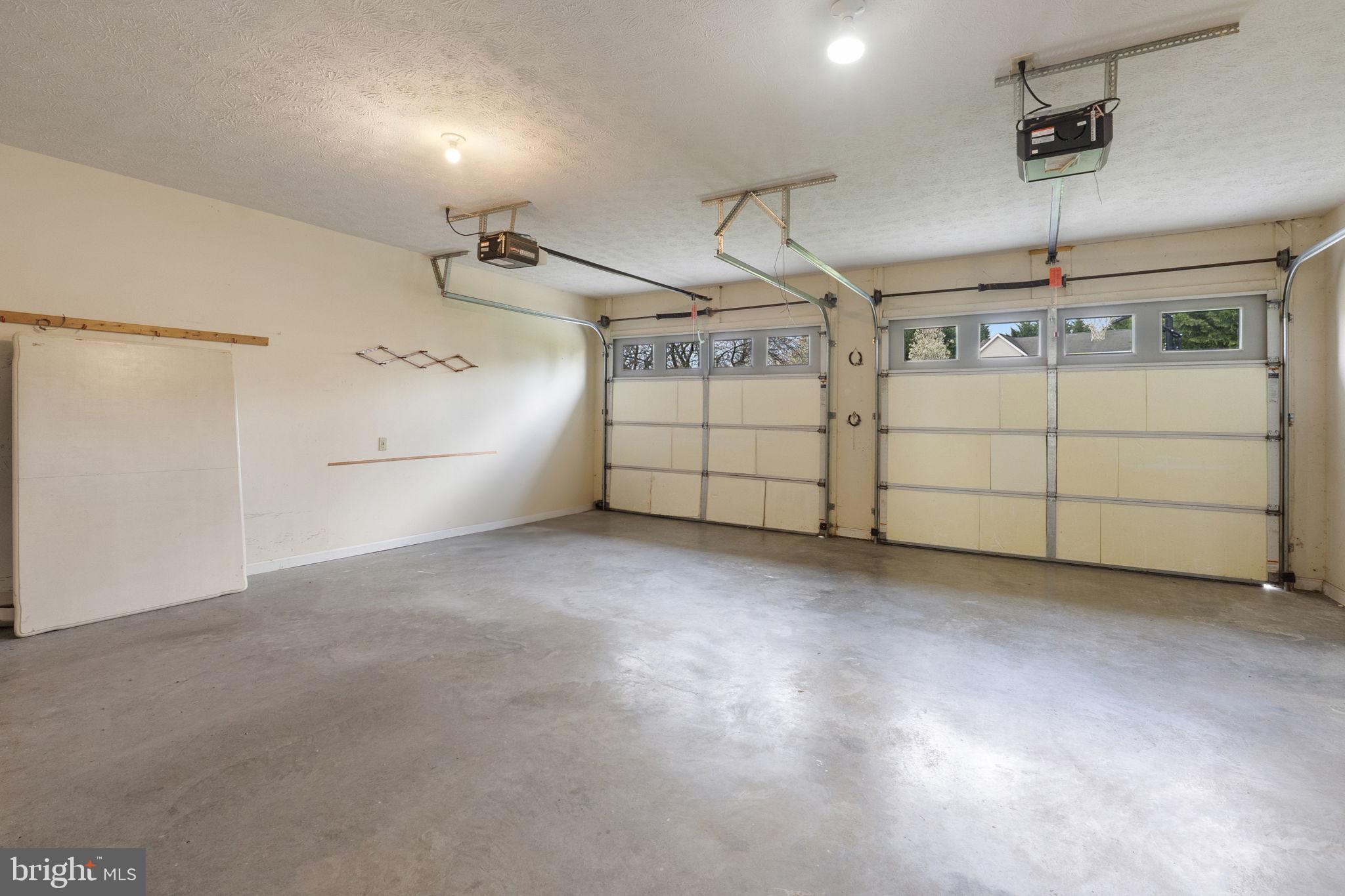 ASH HOLLOW ESTATES - Residential Lease