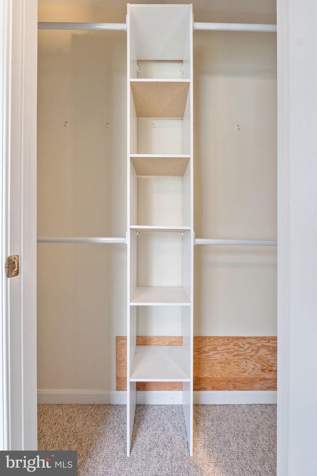 ASH HOLLOW ESTATES - Residential Lease