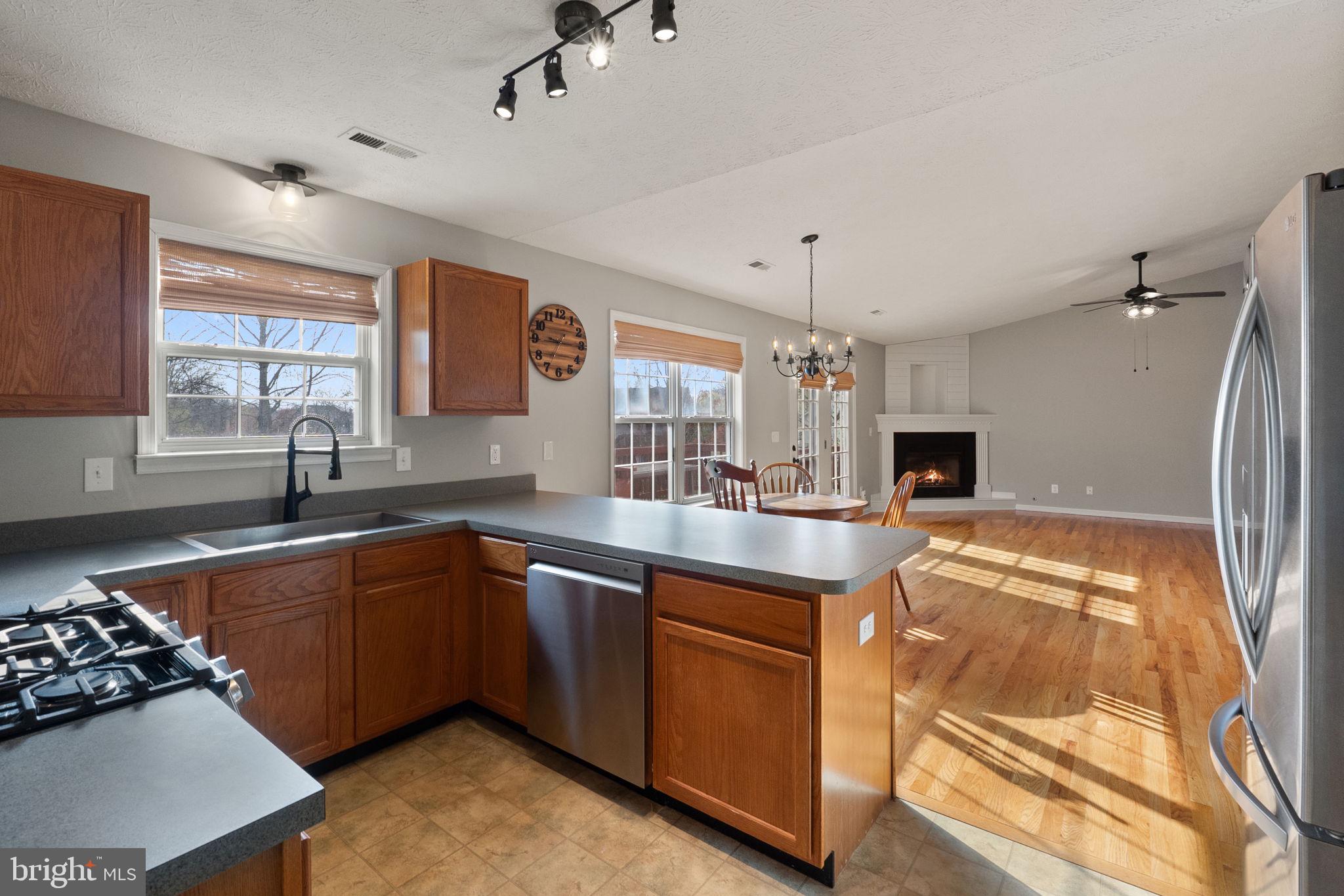 ASH HOLLOW ESTATES - Residential Lease