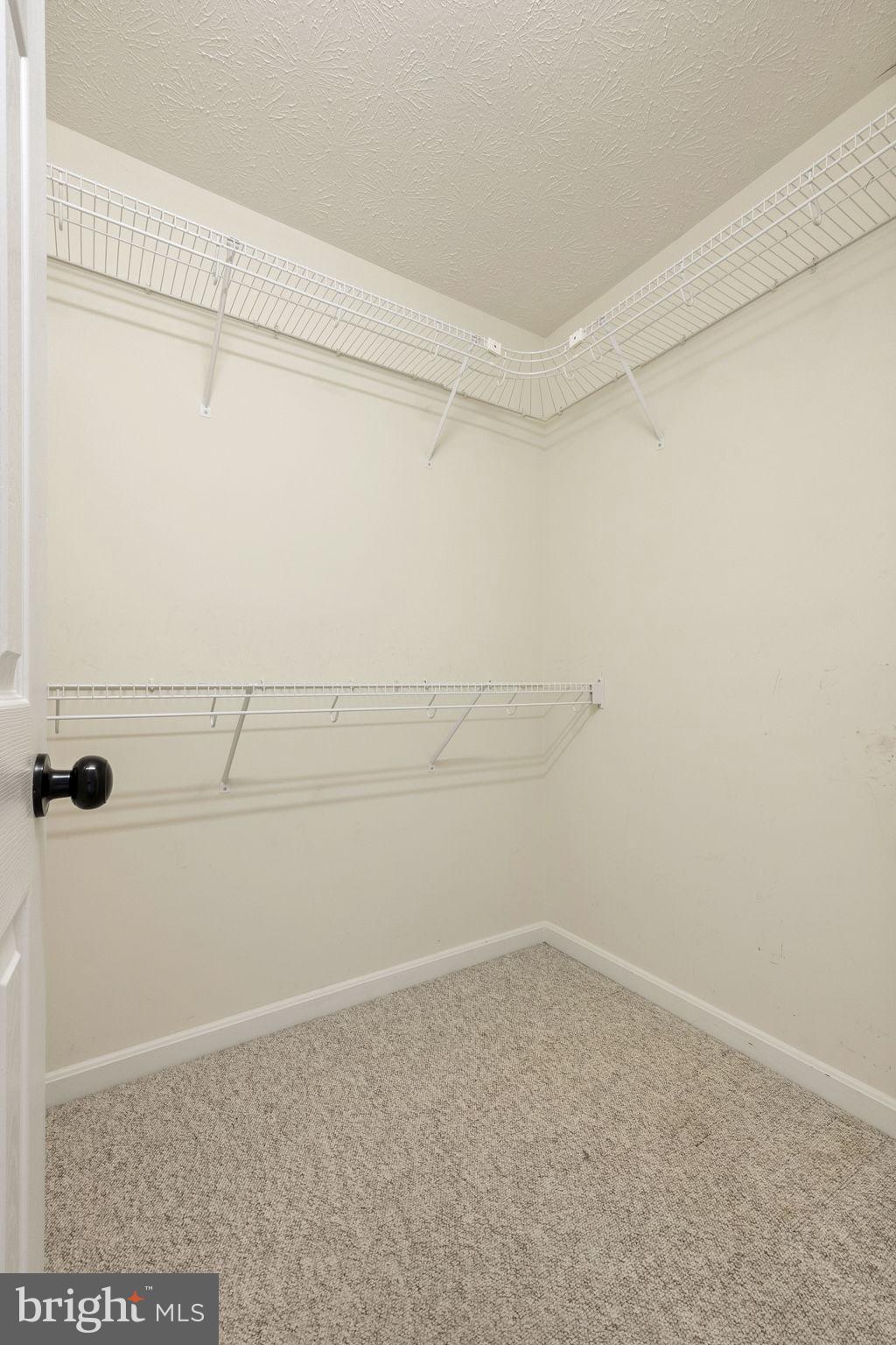 ASH HOLLOW ESTATES - Residential Lease