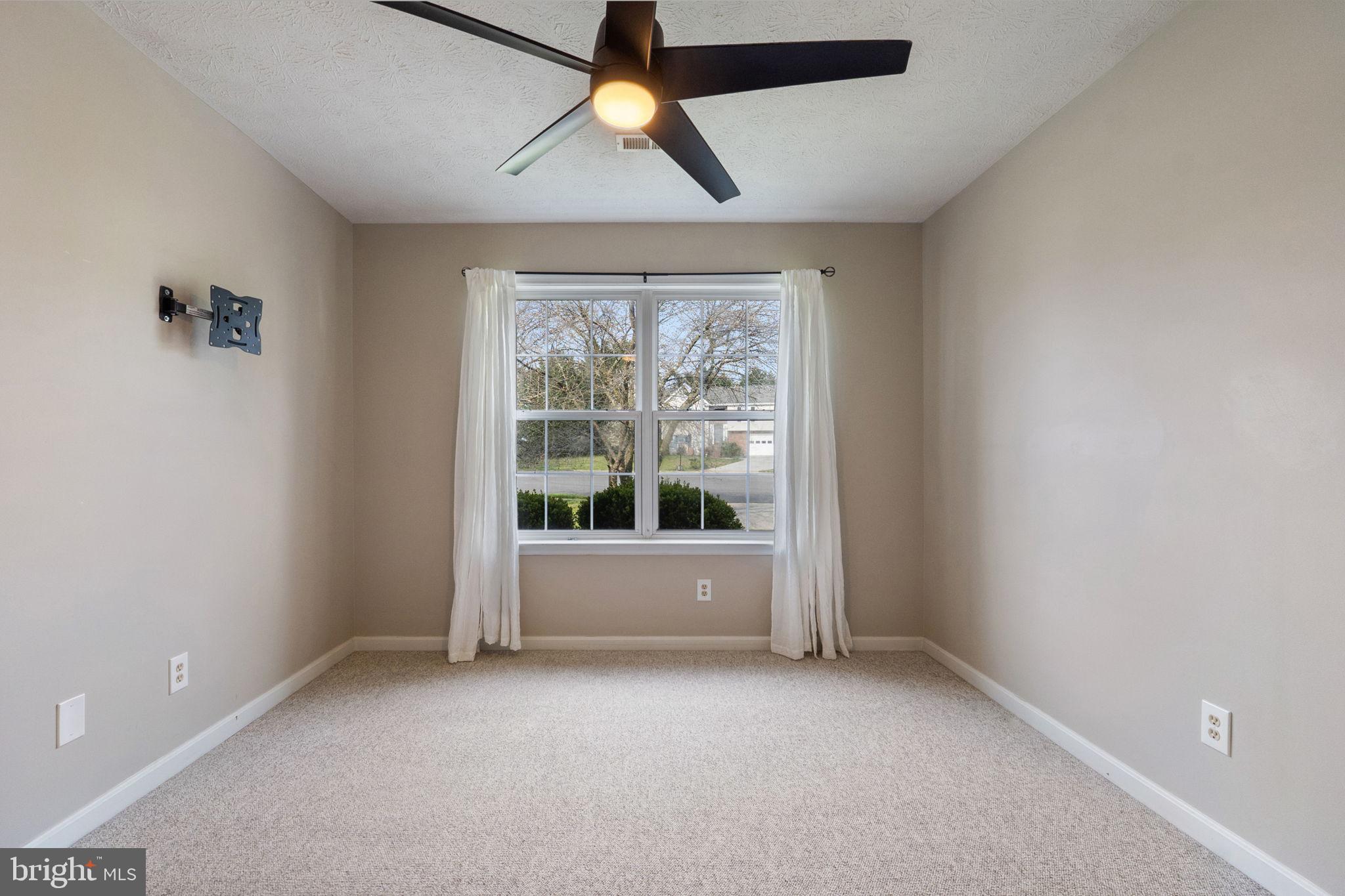 ASH HOLLOW ESTATES - Residential Lease