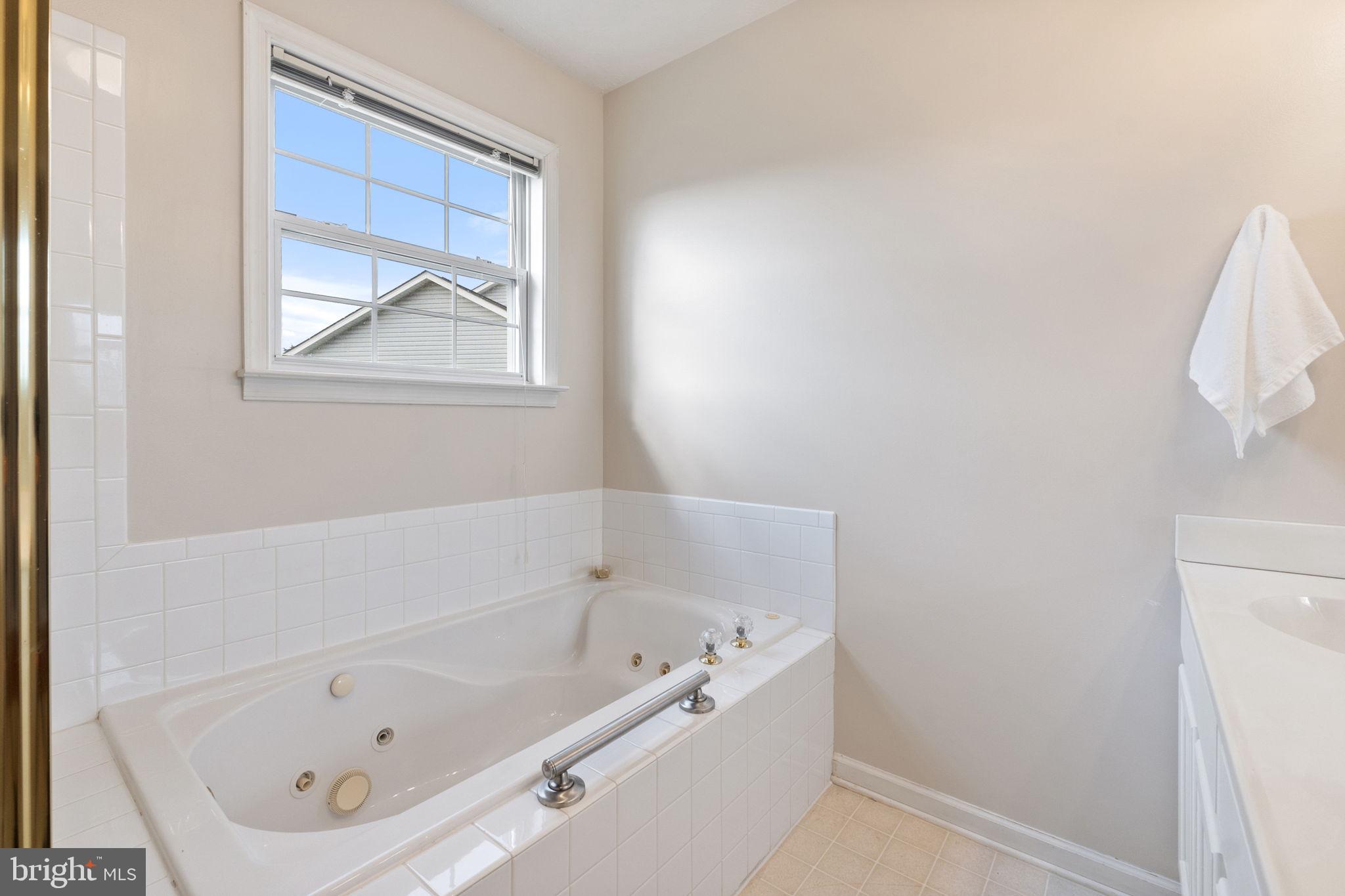 ASH HOLLOW ESTATES - Residential Lease