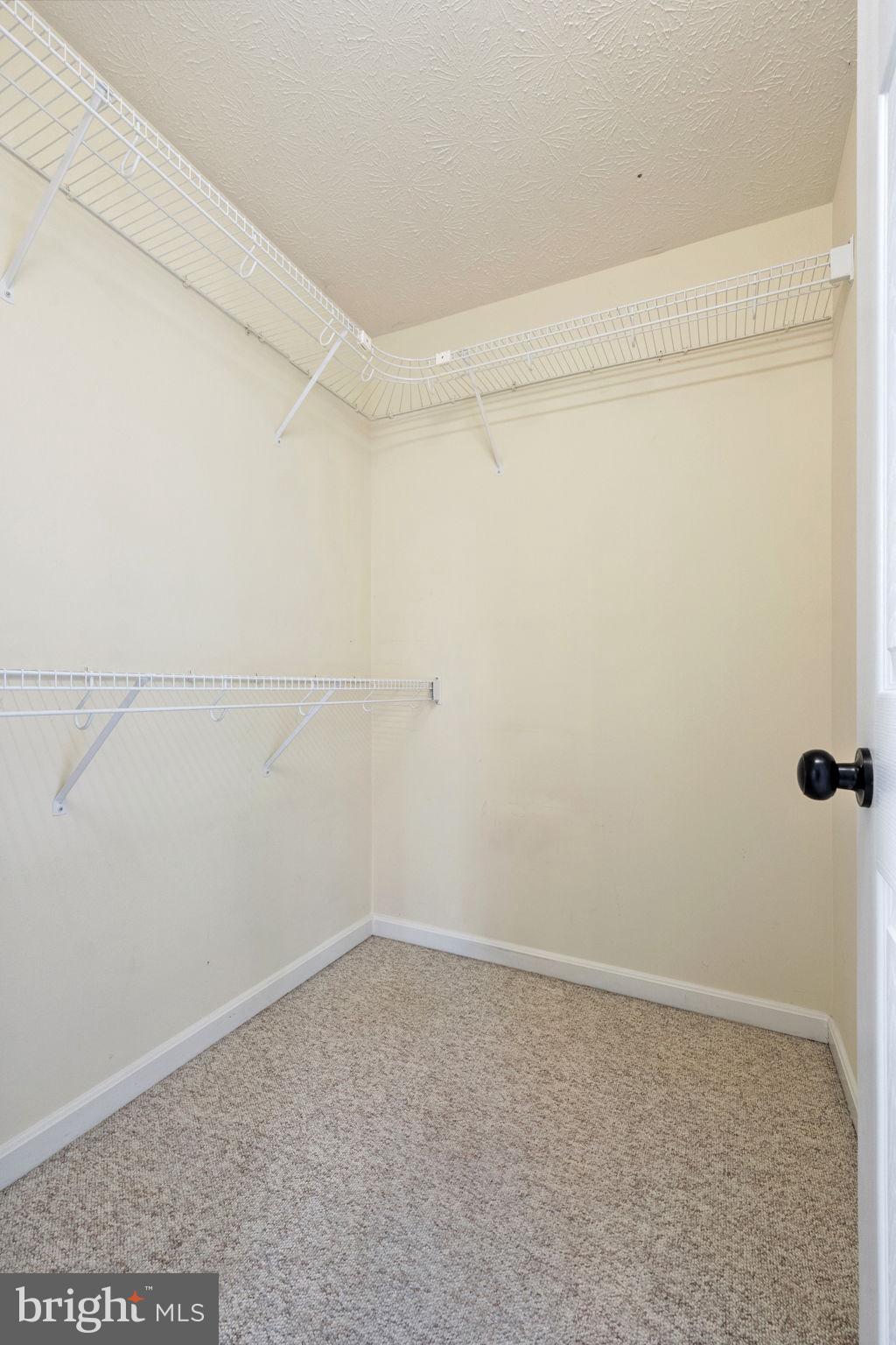 ASH HOLLOW ESTATES - Residential Lease