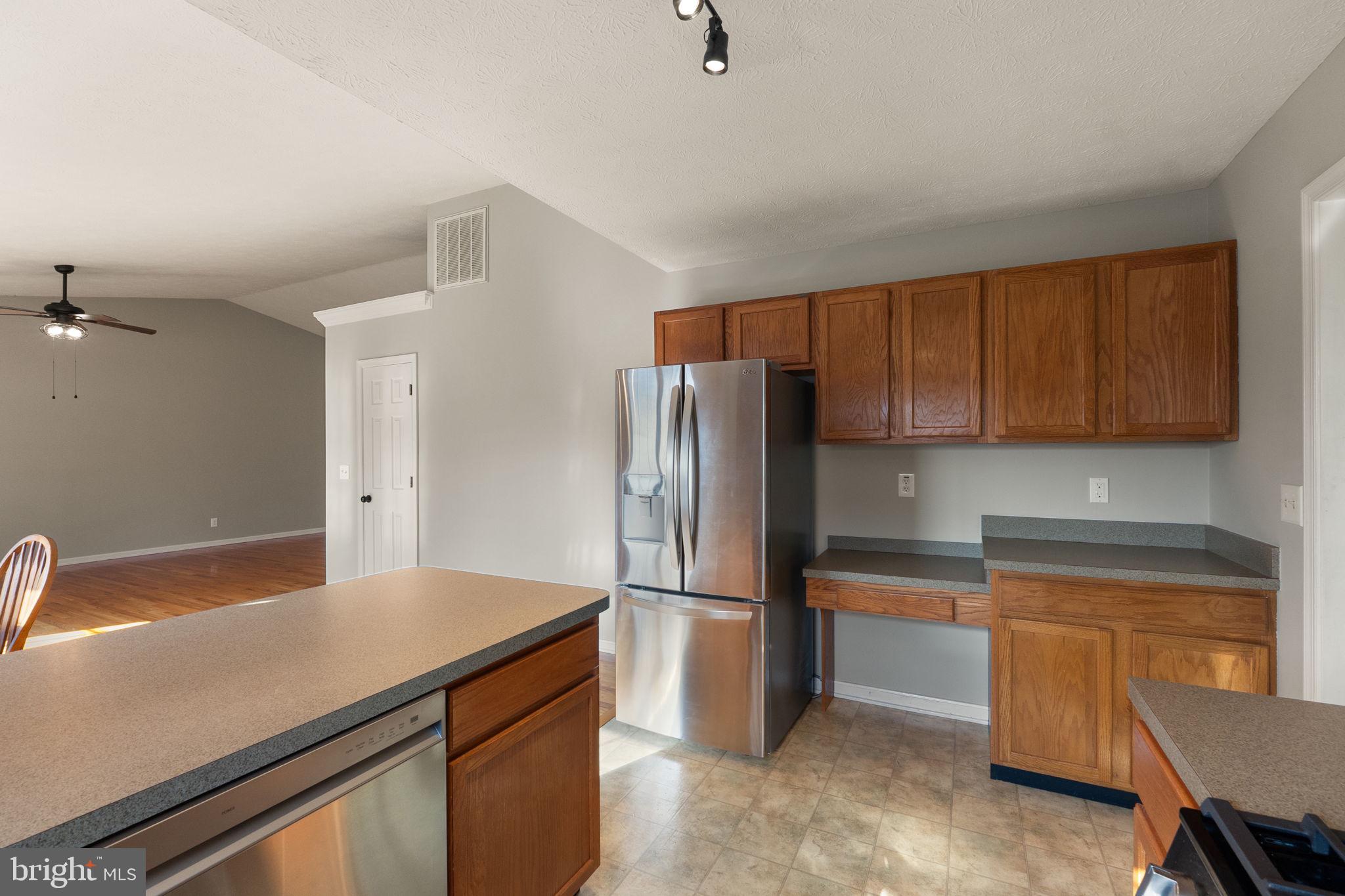 ASH HOLLOW ESTATES - Residential Lease