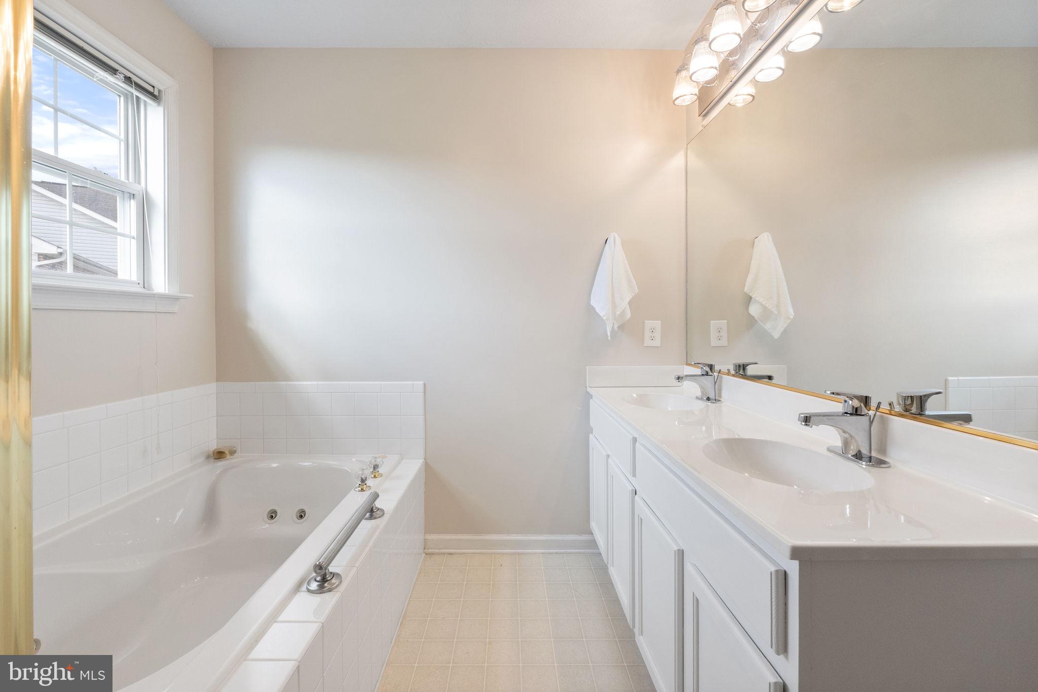 ASH HOLLOW ESTATES - Residential Lease