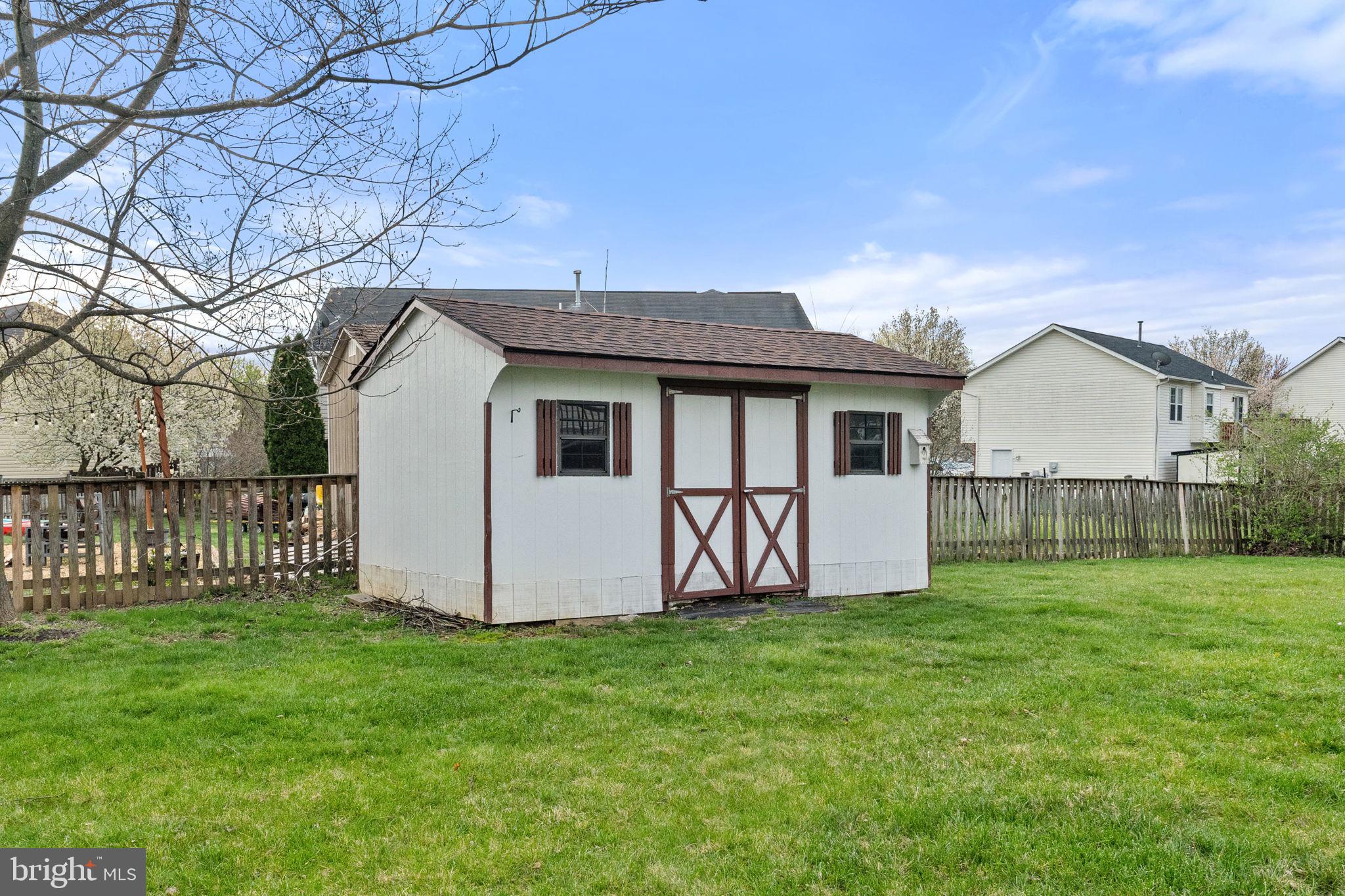 ASH HOLLOW ESTATES - Residential Lease