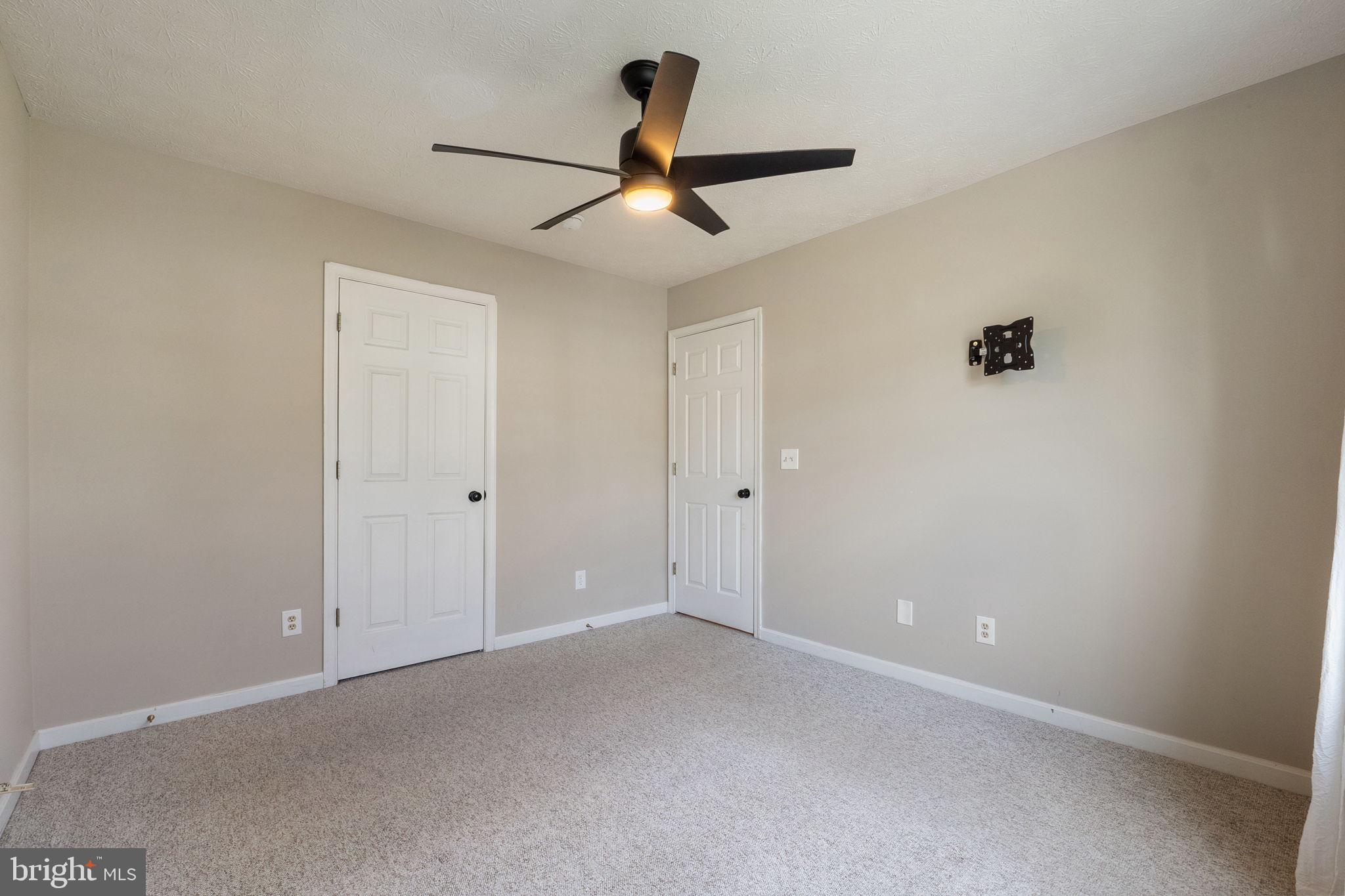 ASH HOLLOW ESTATES - Residential Lease