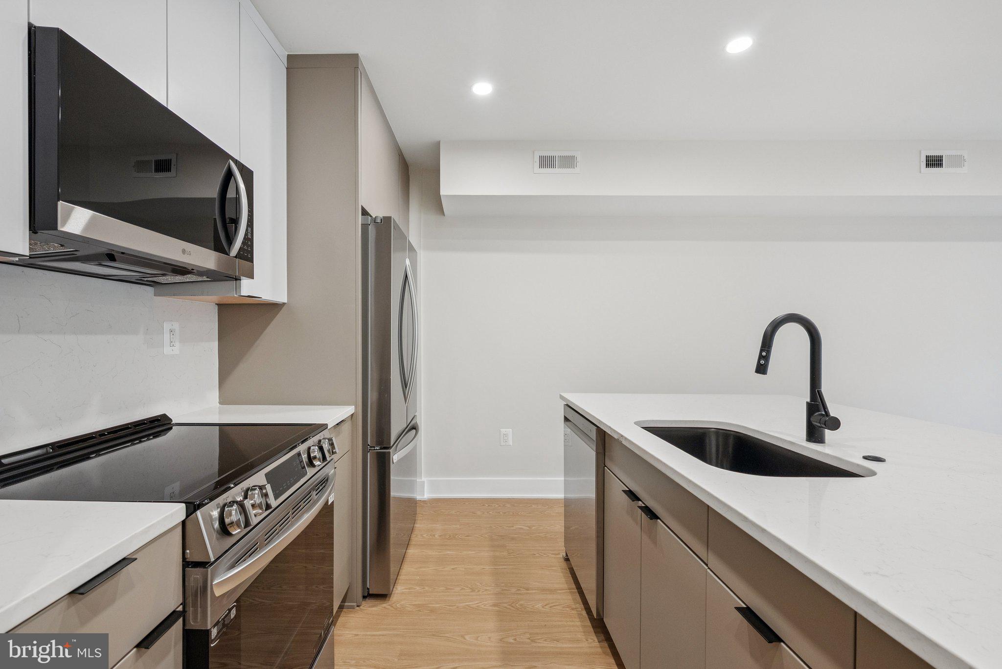 2134 WISCONSIN AVENUE NW 4