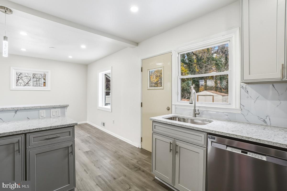 THORNEWOOD PARK - Residential