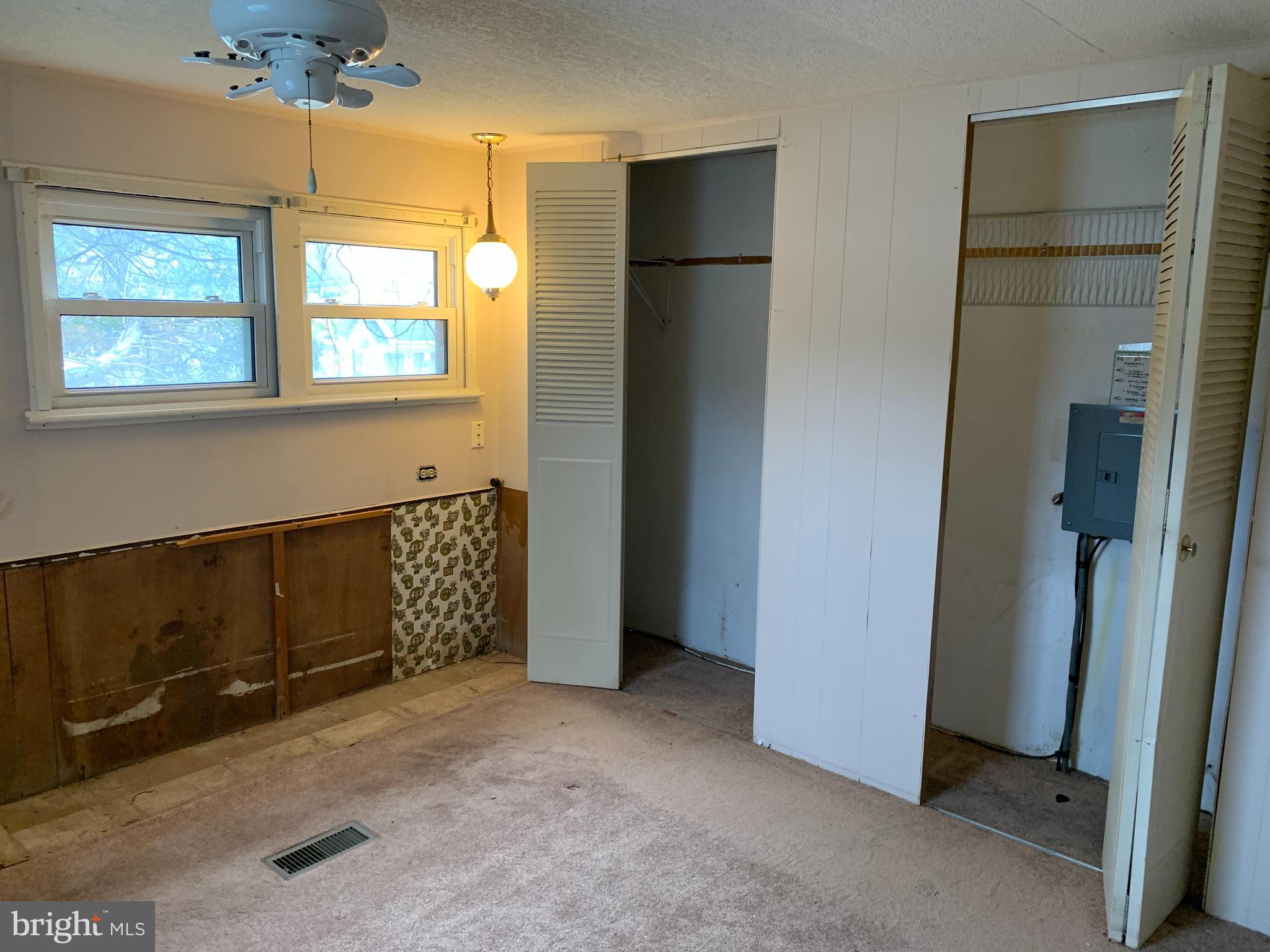 VILLAGE GREEN - Residential