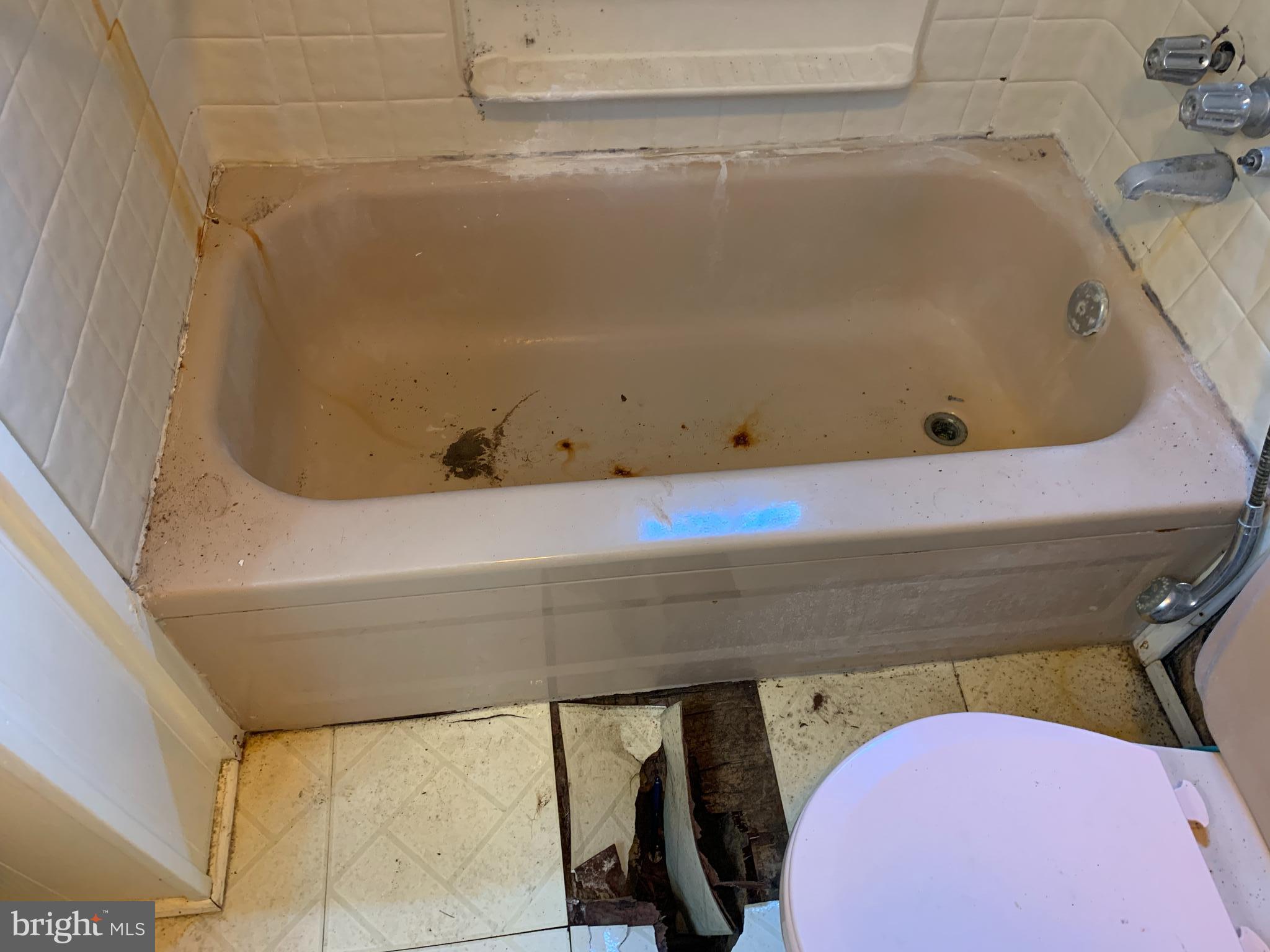 VILLAGE GREEN - Residential