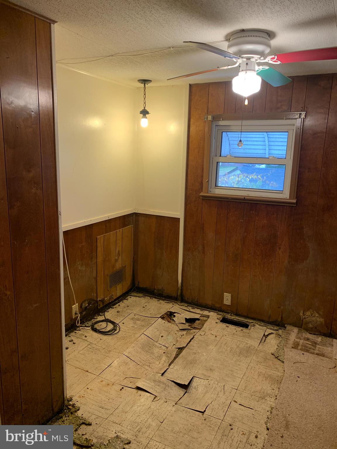 VILLAGE GREEN - Residential