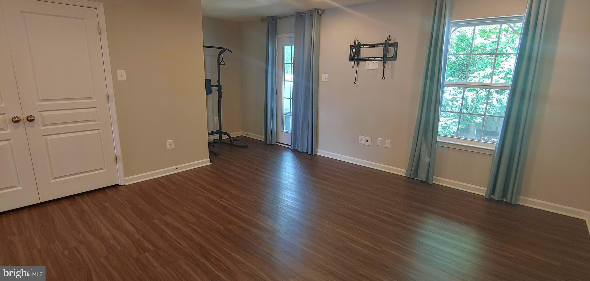 RED OAK CROSSING - Residential Lease