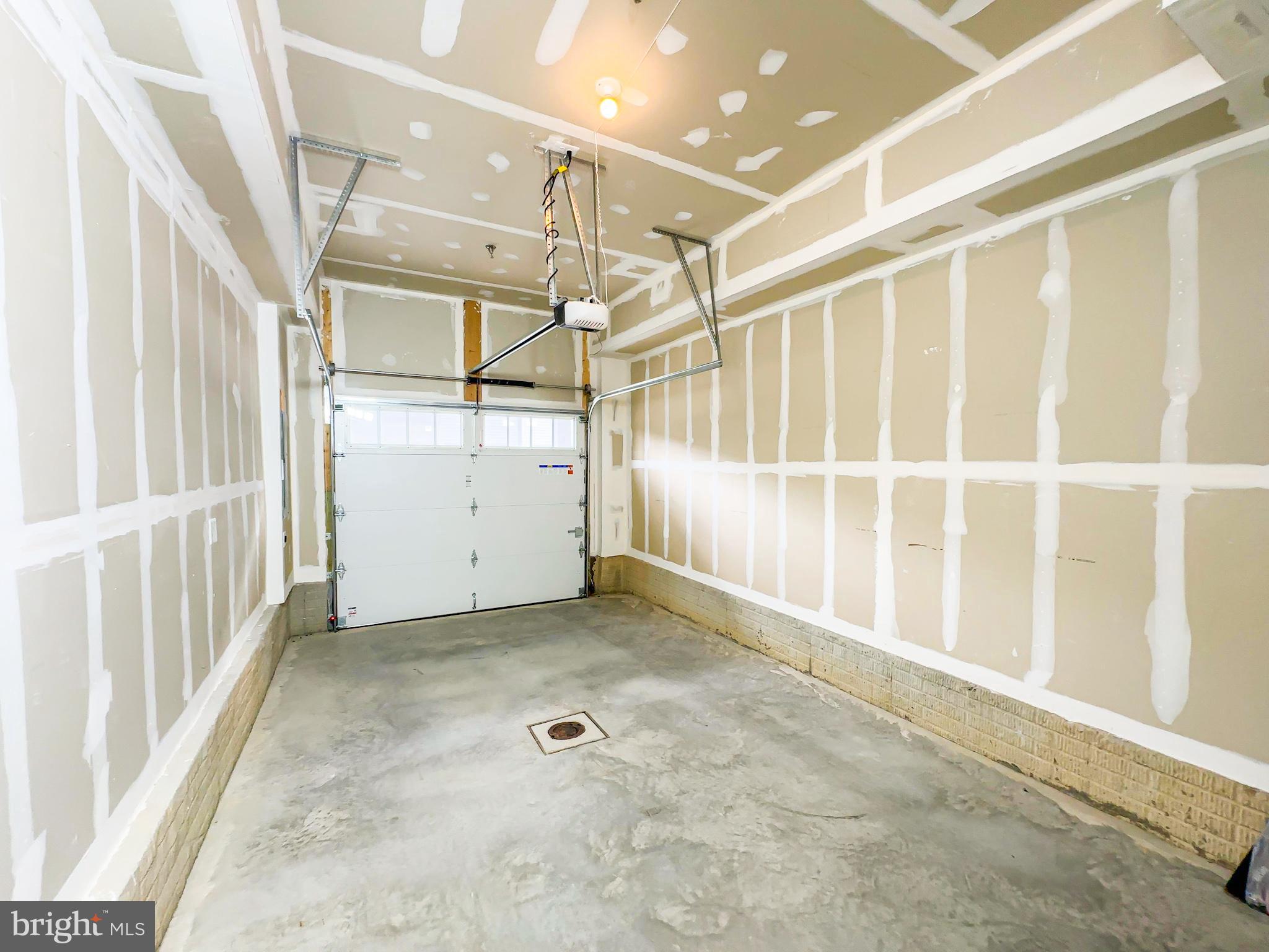 PADDOCK POINTE - Residential Lease