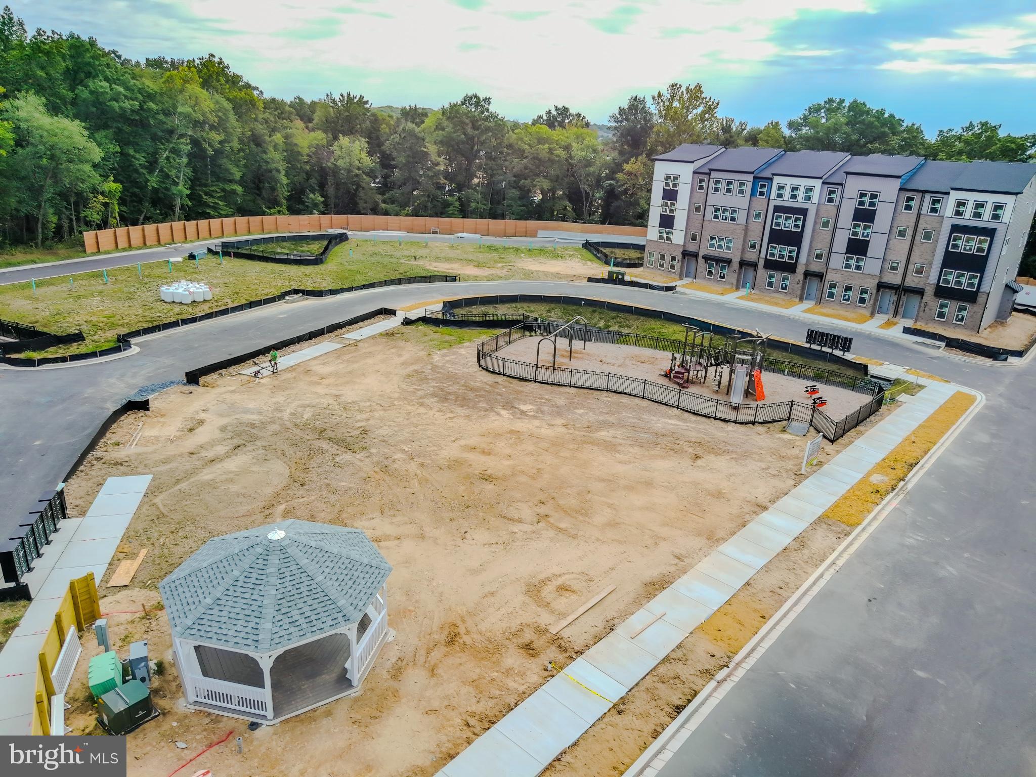 PADDOCK POINTE - Residential Lease