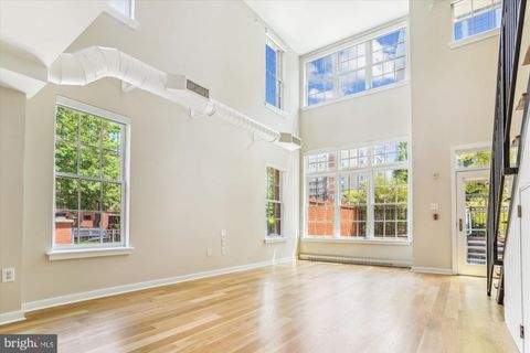 1610 N QUEEN STREET 211 ARLINGTON VA 22209