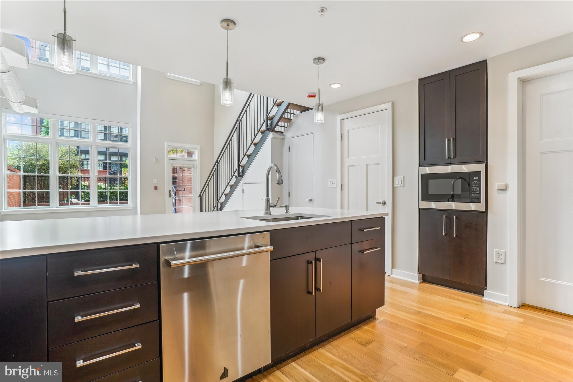 1610 N QUEEN STREET 211