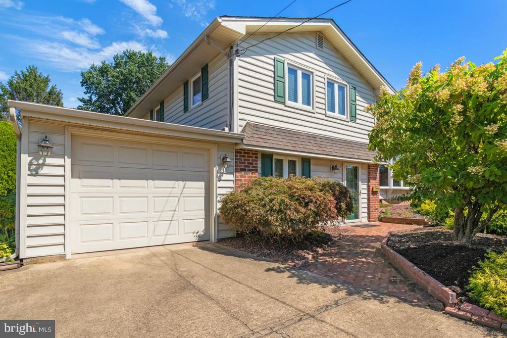 Photo of 675 Cheryl Drive, WARMINSTER, PA 18974 (MLS # PABU2105472)