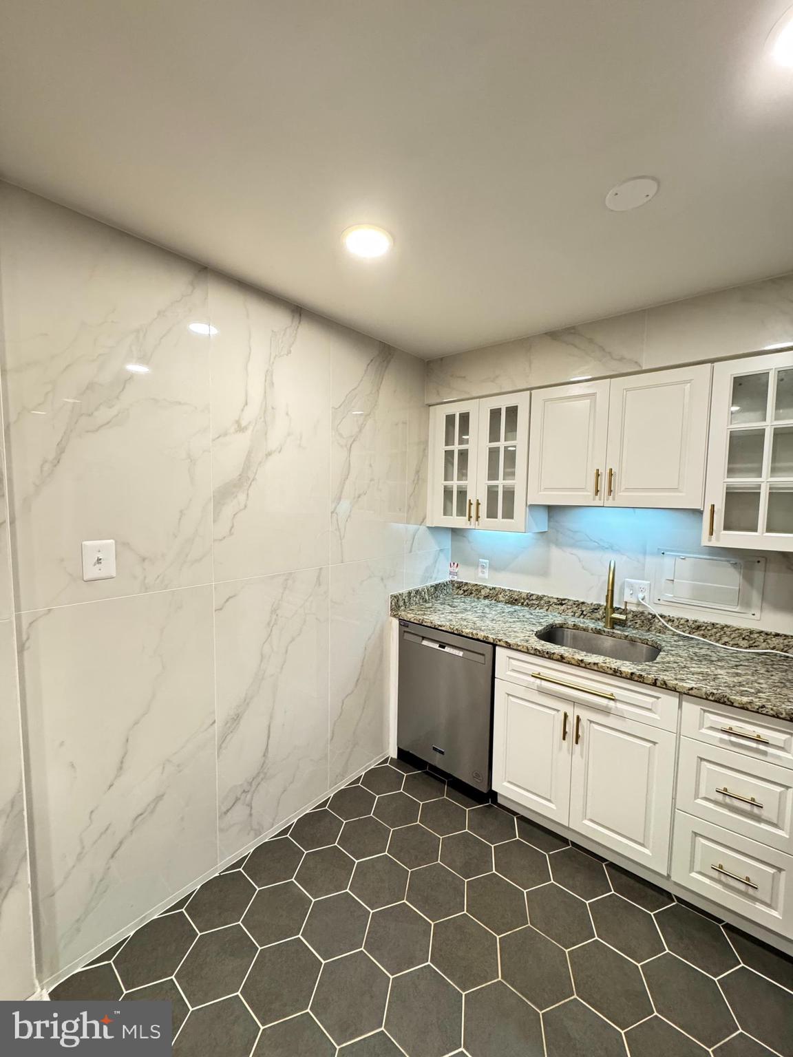 OCCOQUAN RIDGE CONDO - Residential Lease