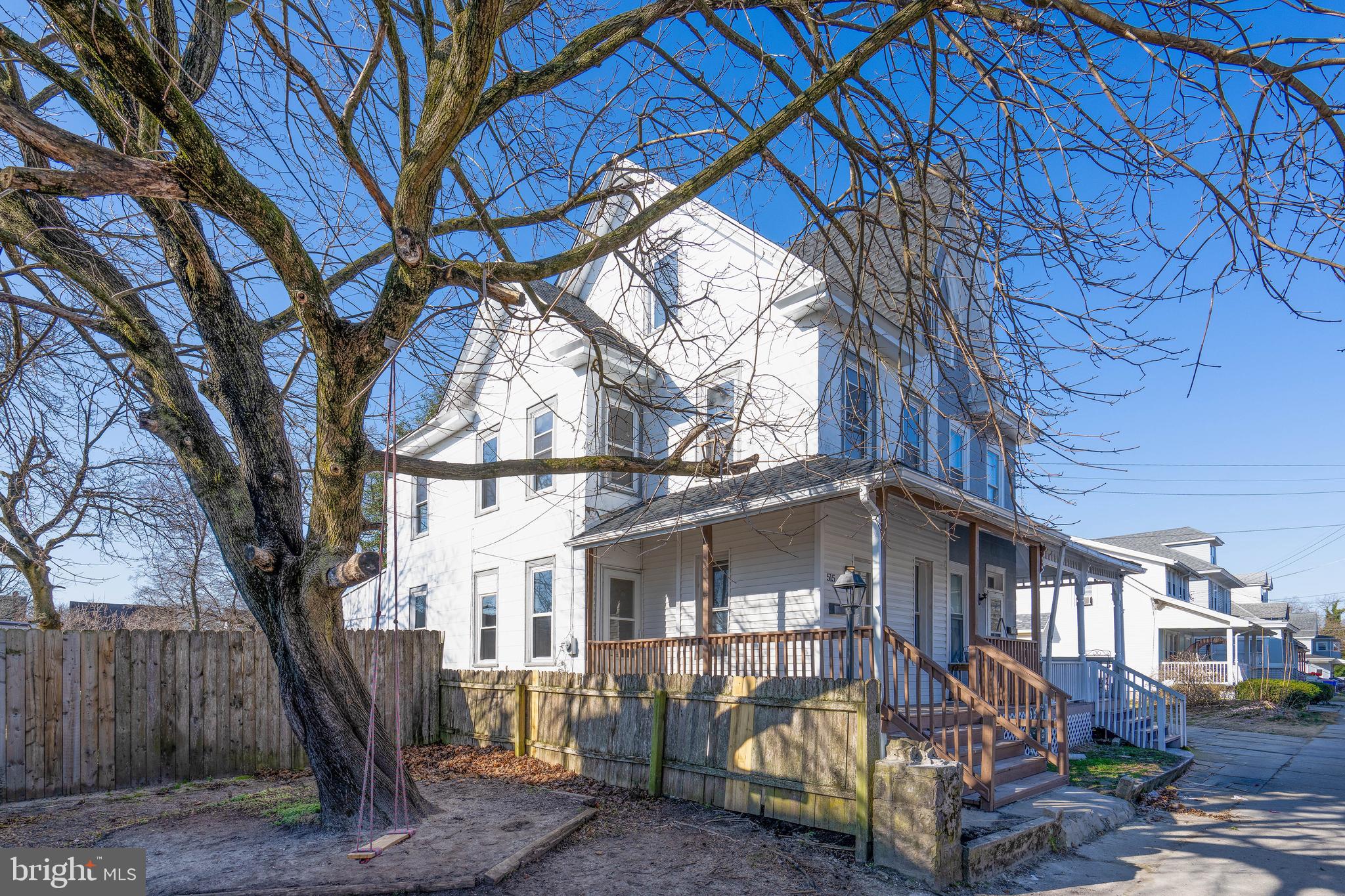 515 E OAK STREET