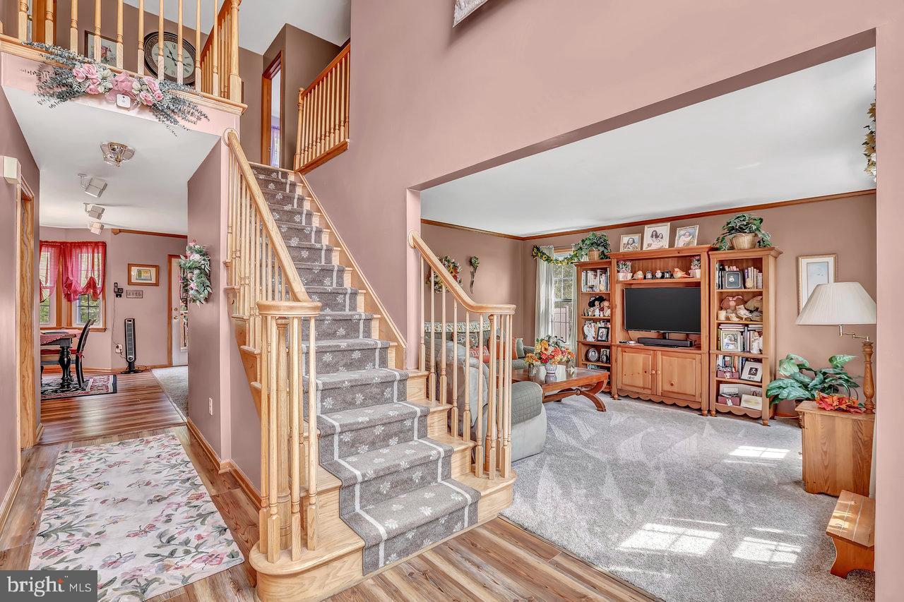 1427 SWAN LANE