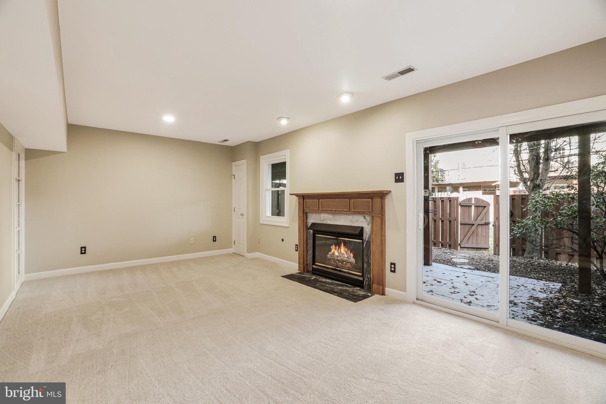 POTOMAC LAKES - Residential Lease